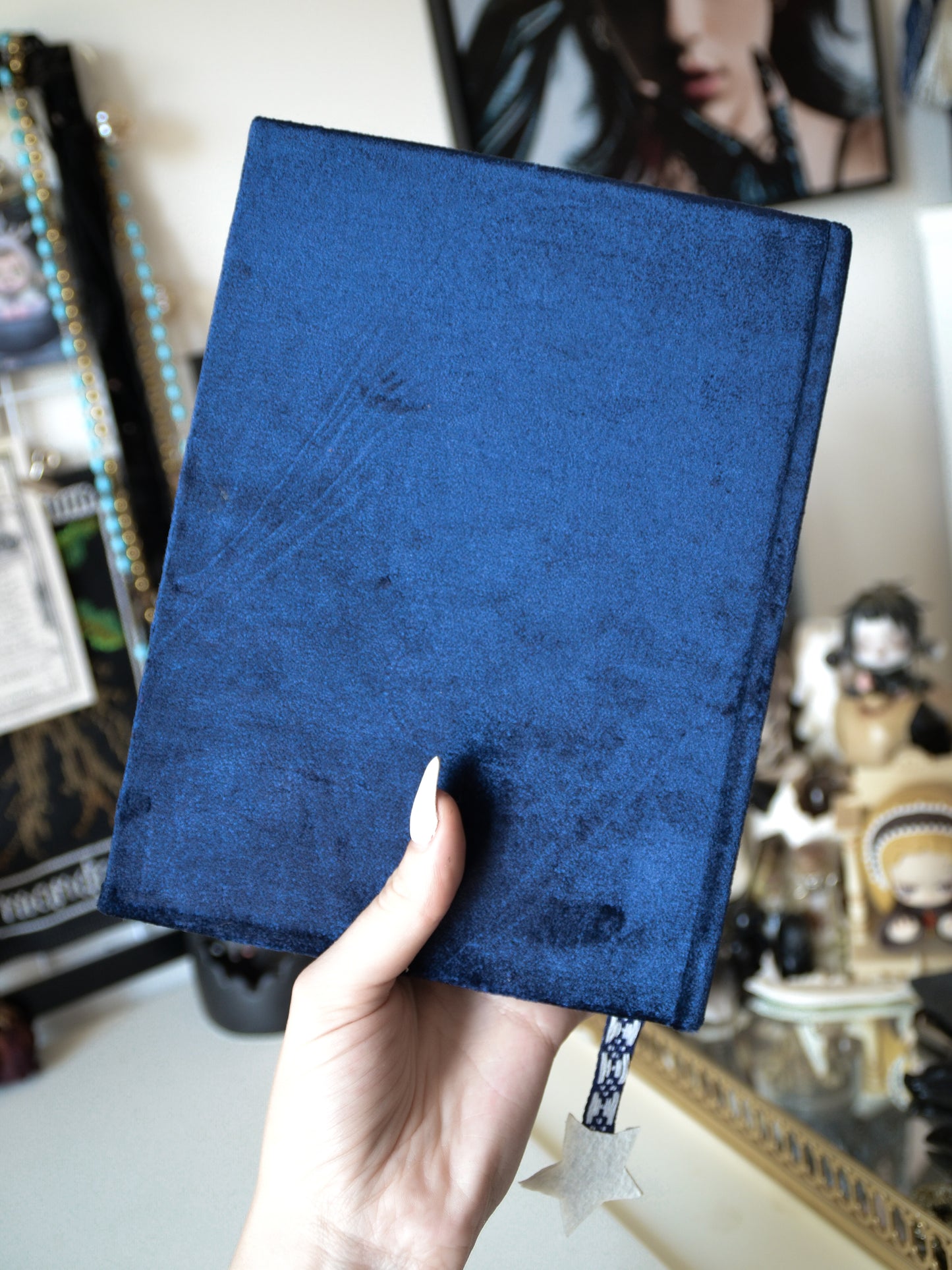 Notebook rigido con ricamo di lune e stelle