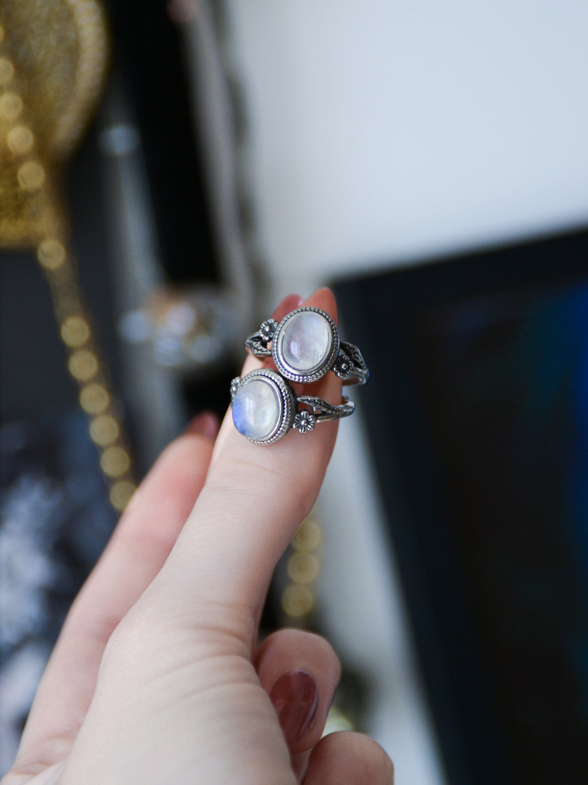 Anello moon flower con labradorite bianca