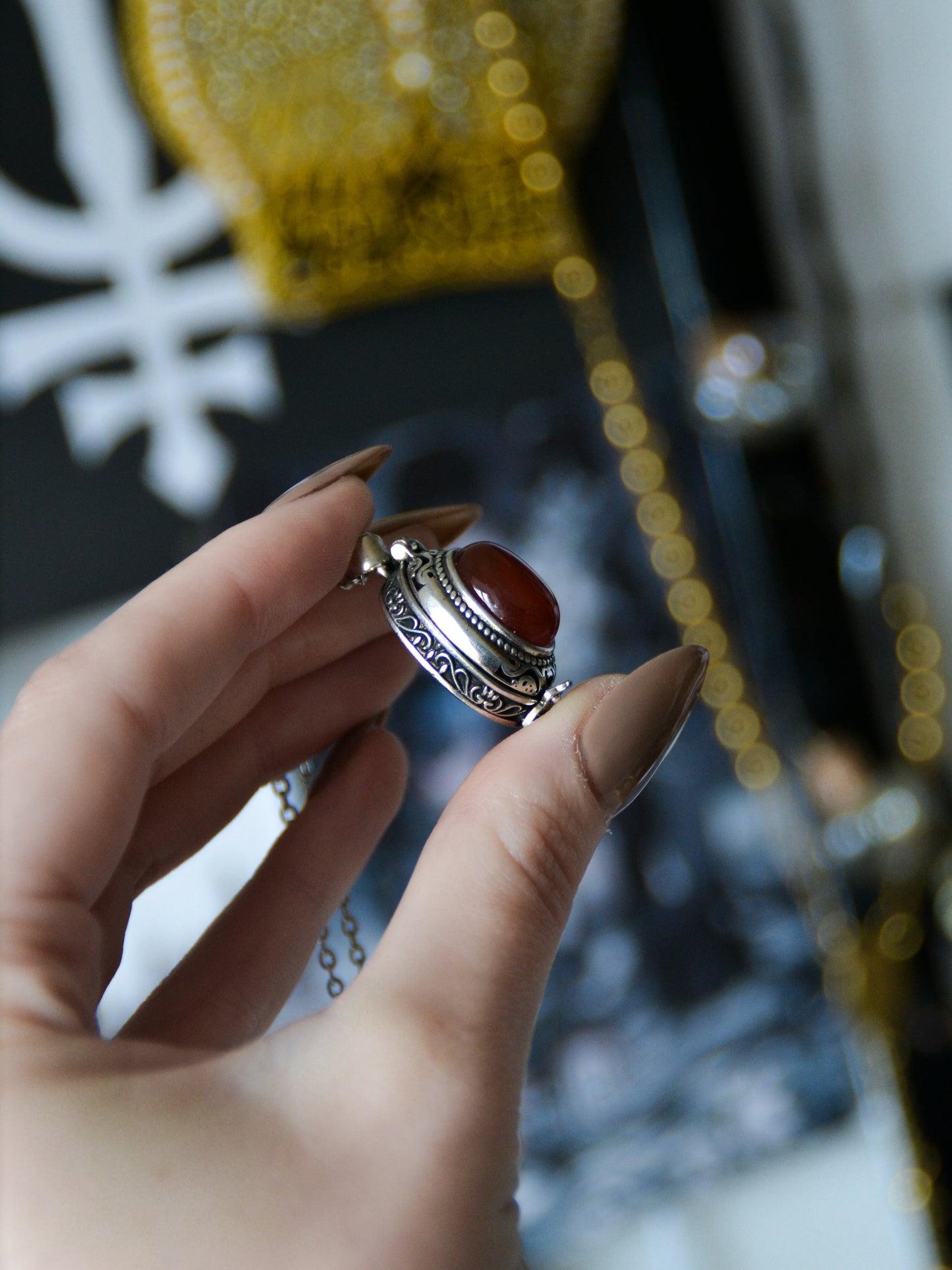 Ciondolo locket con agata rossa
