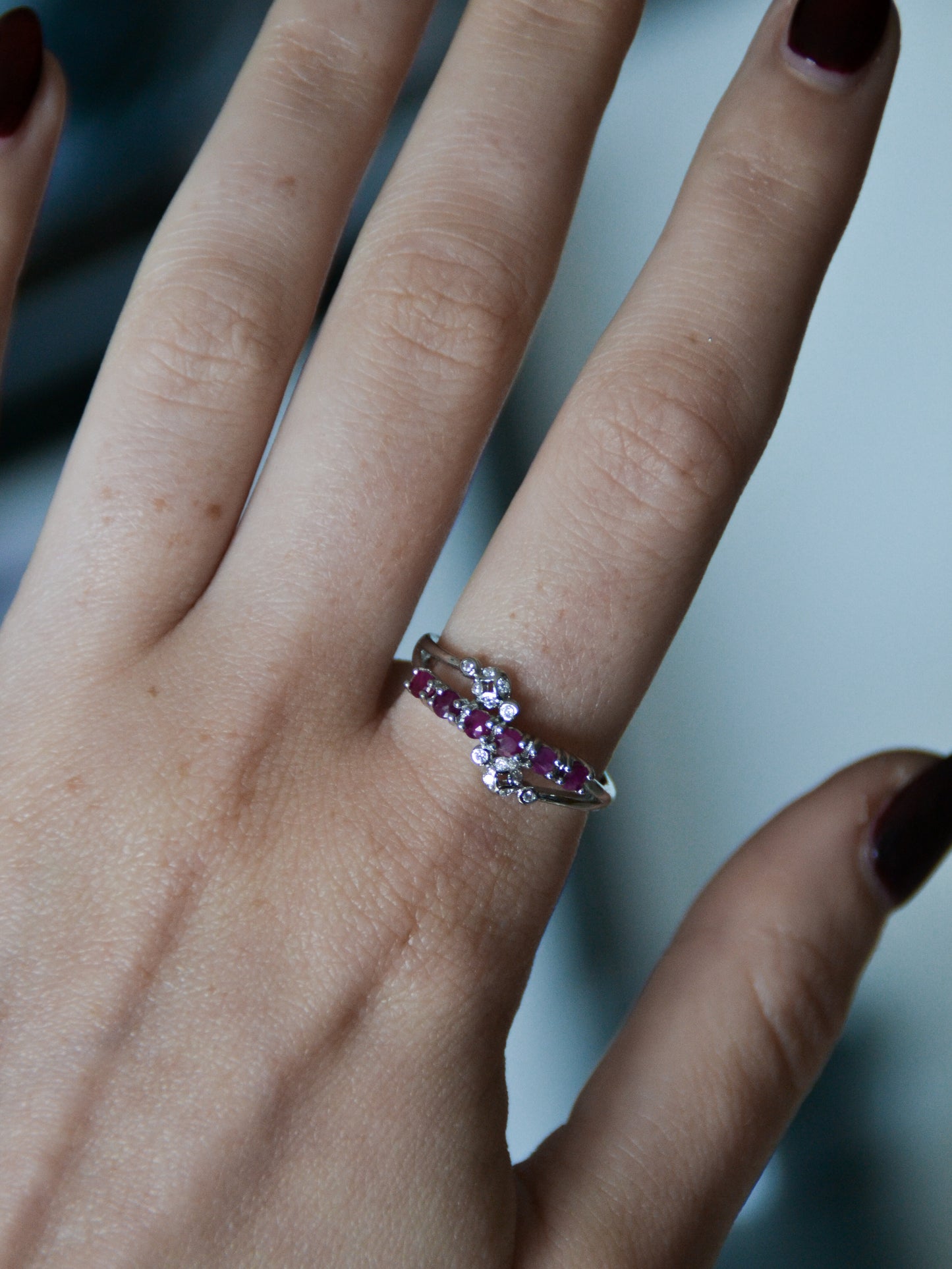 Anello con radice di rubino
