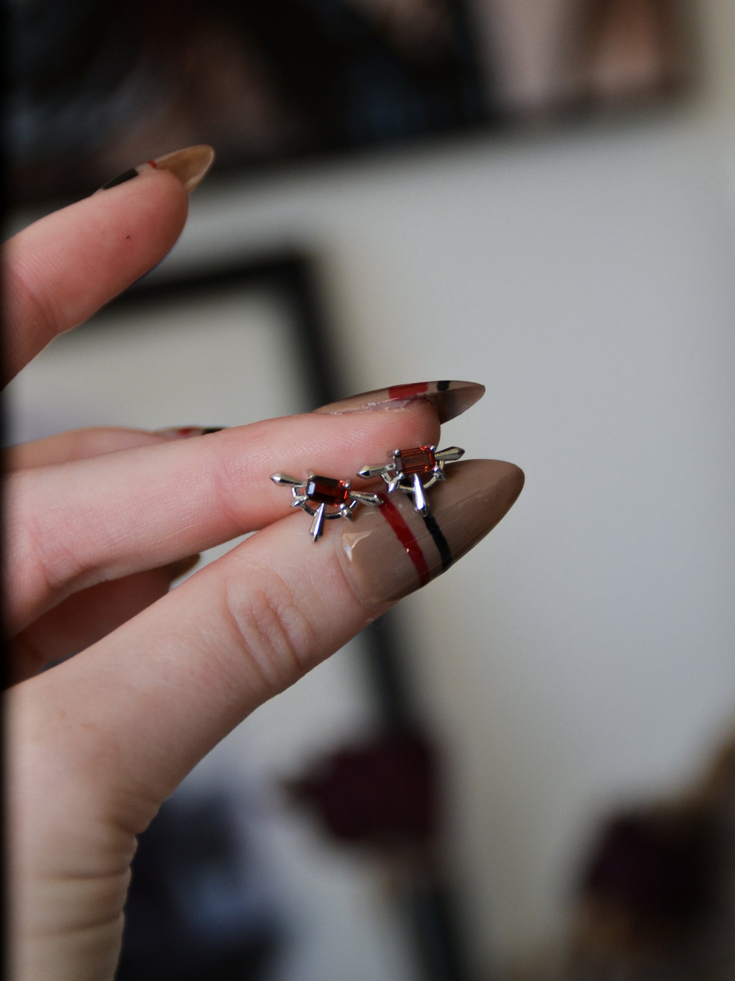 Orecchini half sunrise con granato