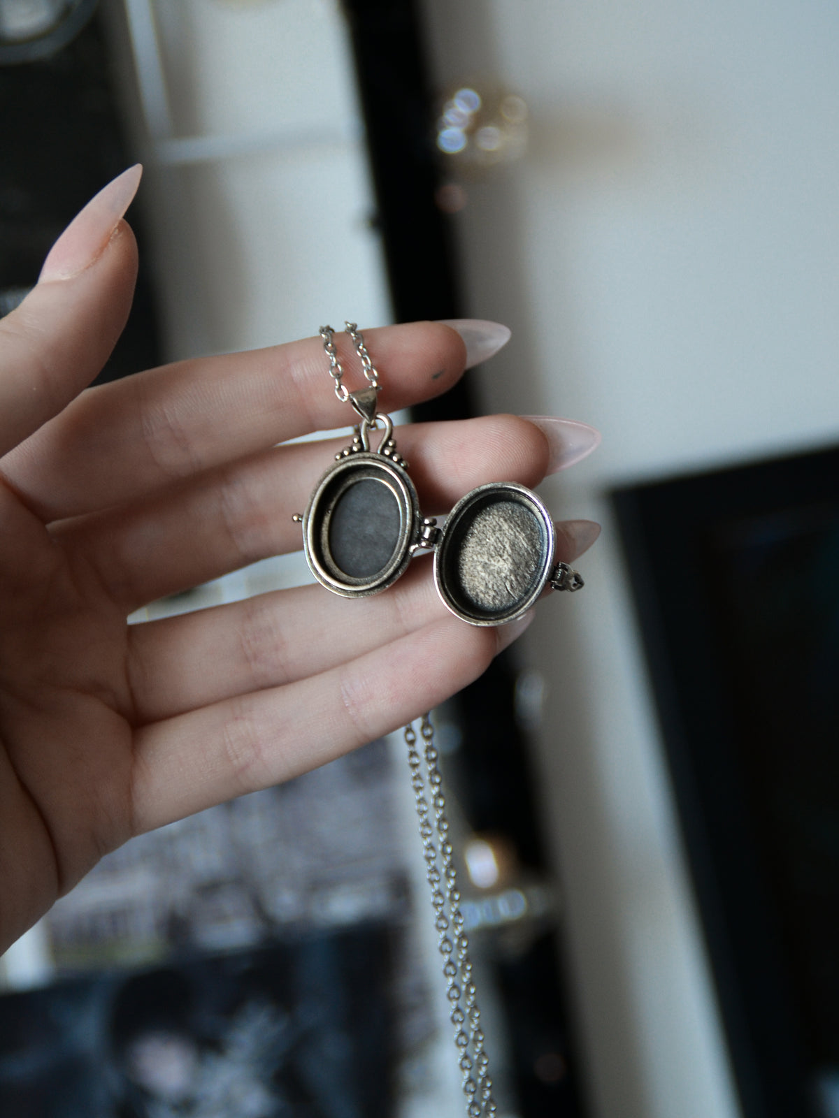 Ciondolo poison locket con ossidiana argentata
