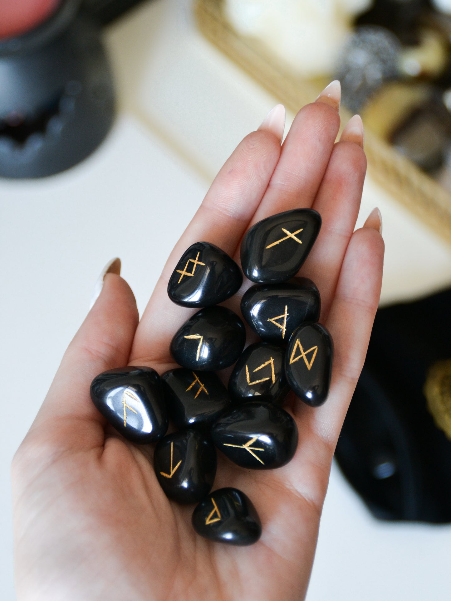 Set di rune in ossidiana nera