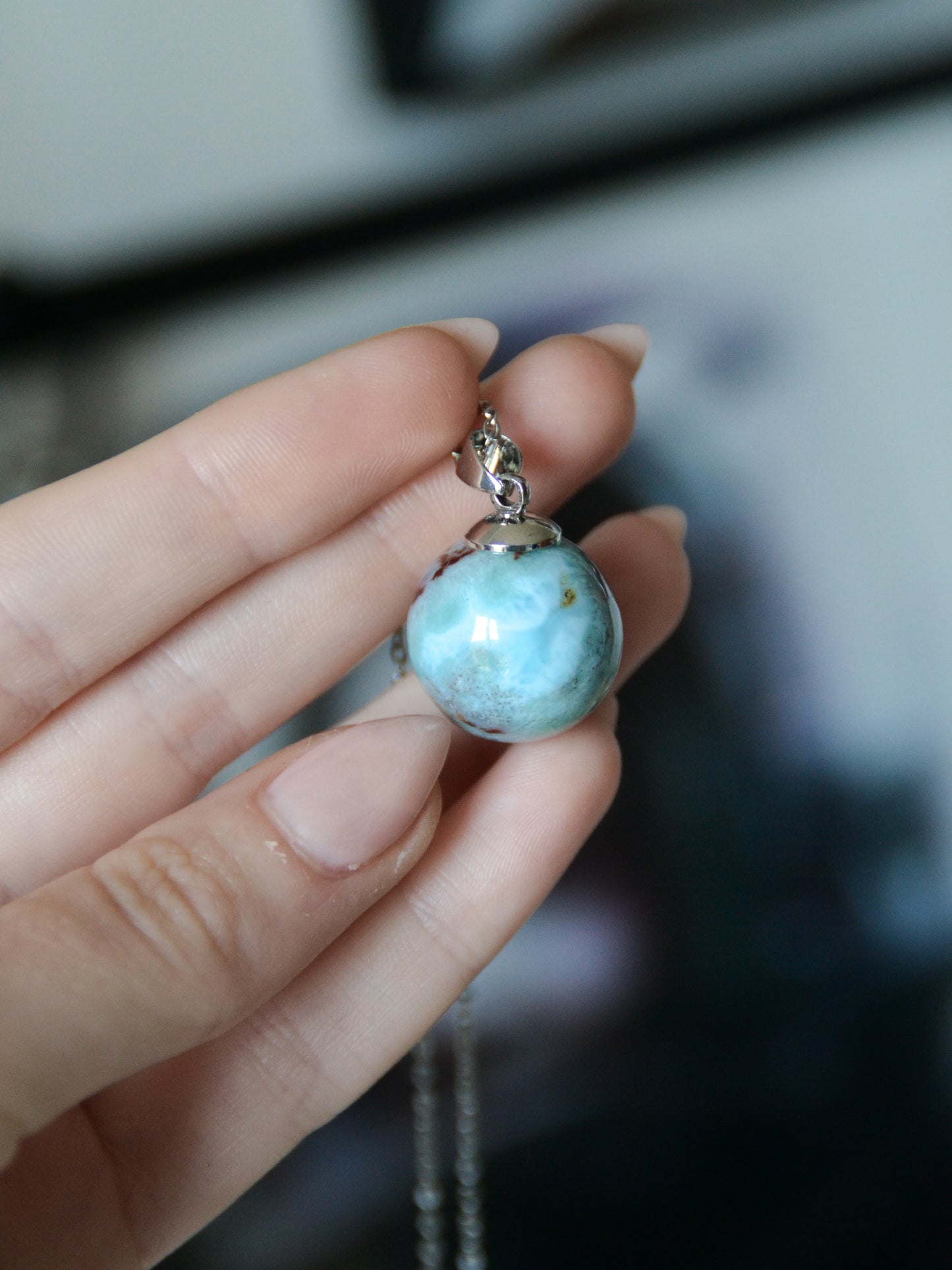 Ciondolo con sfera di larimar