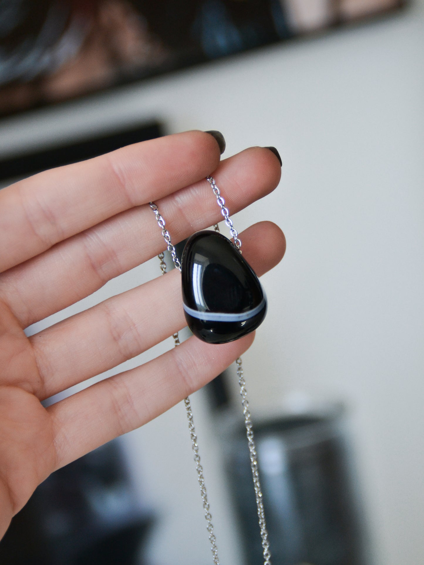 Ciondolo con agata nera forata