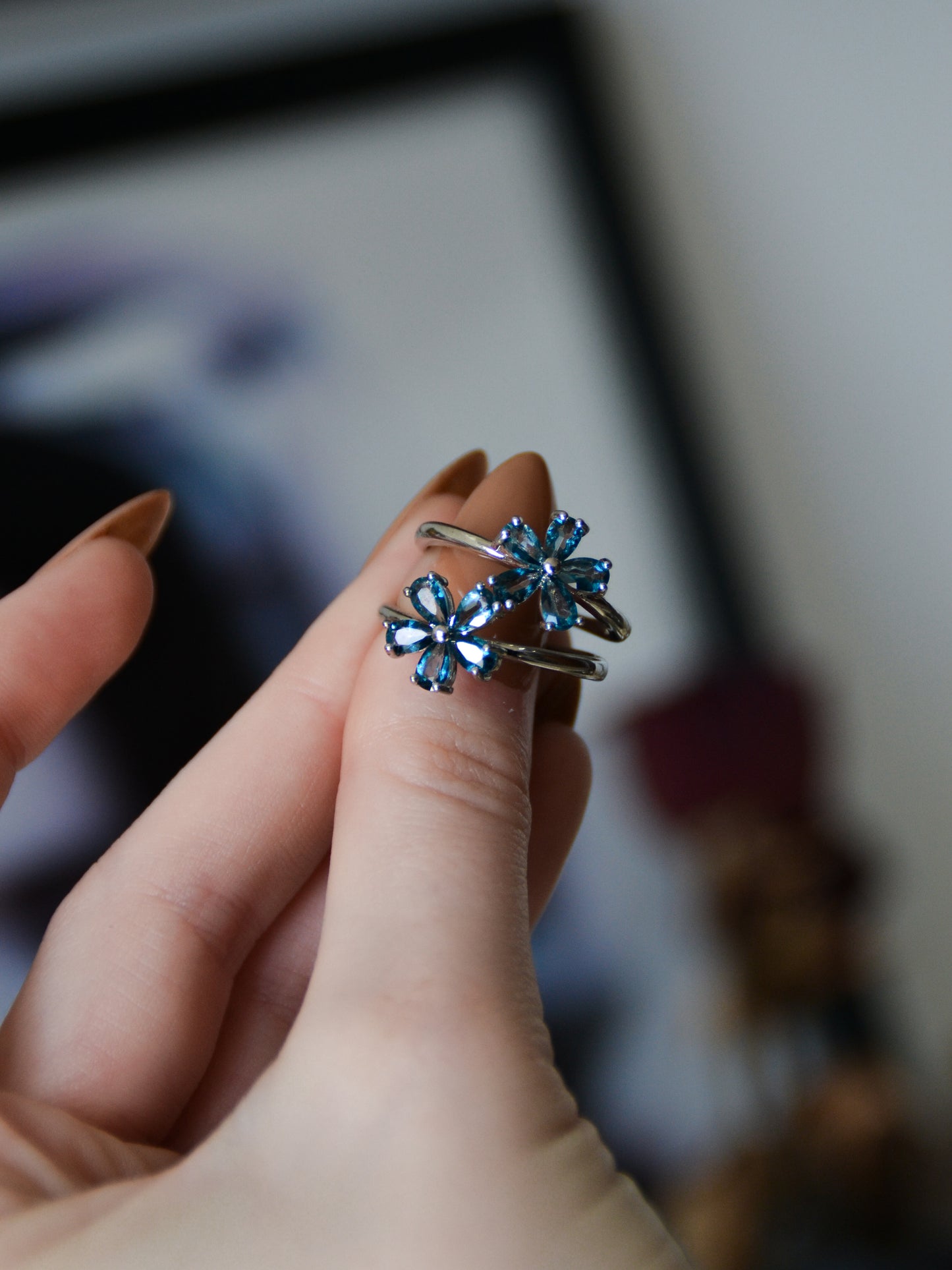 Anello con fiore in topazio london