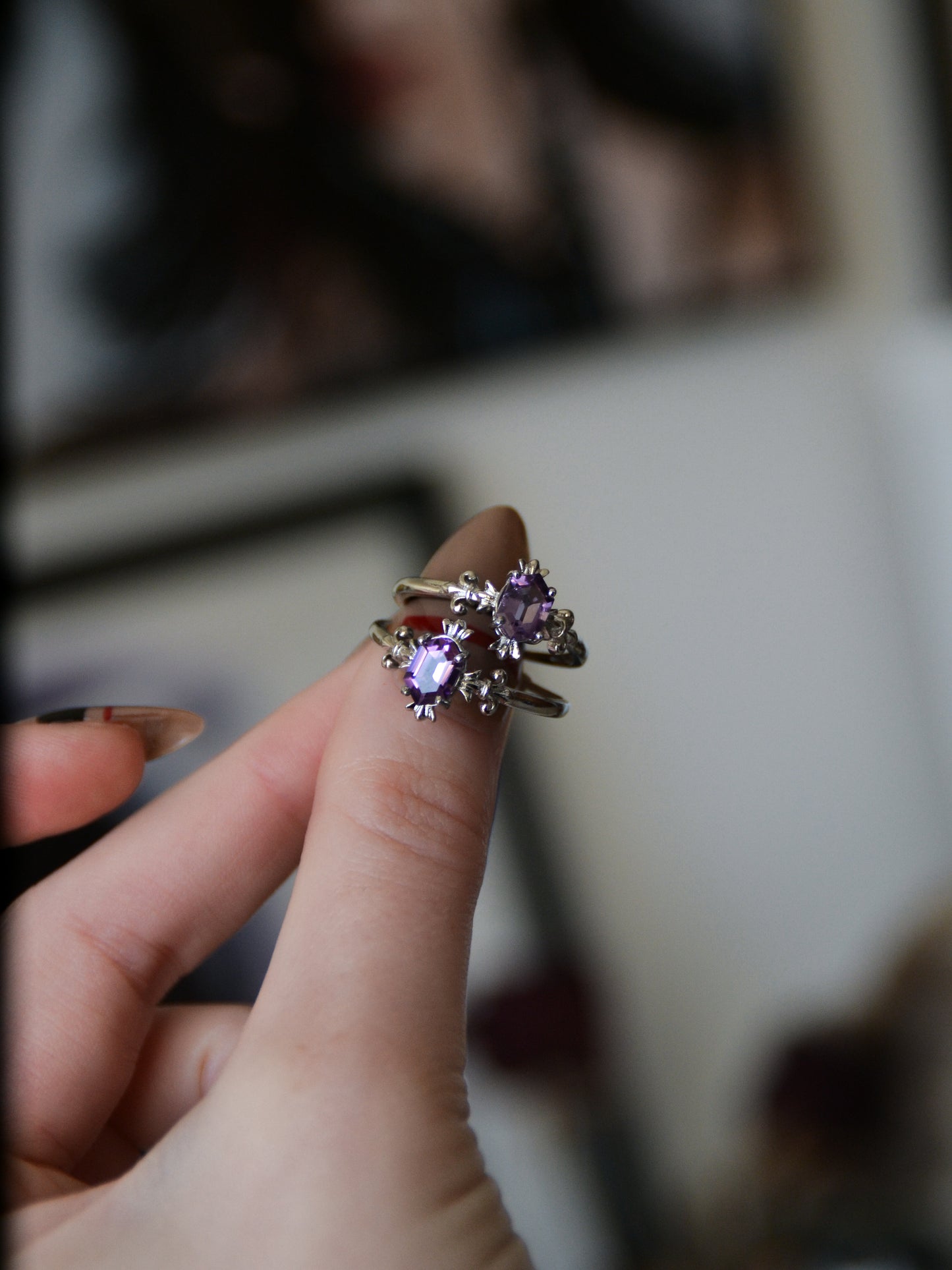 Anello con croce gotica e ametista