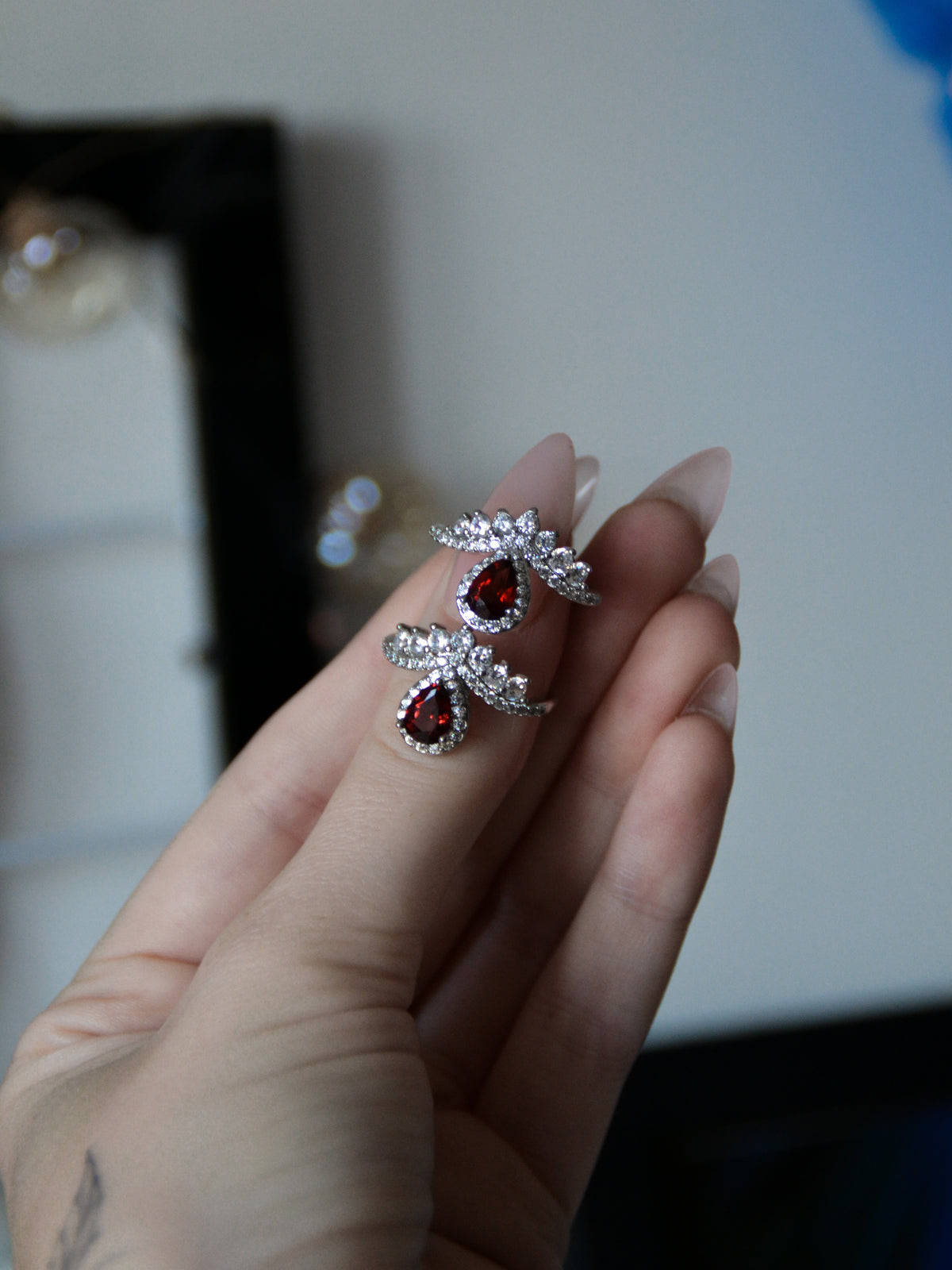 Anello crimson crown con granato