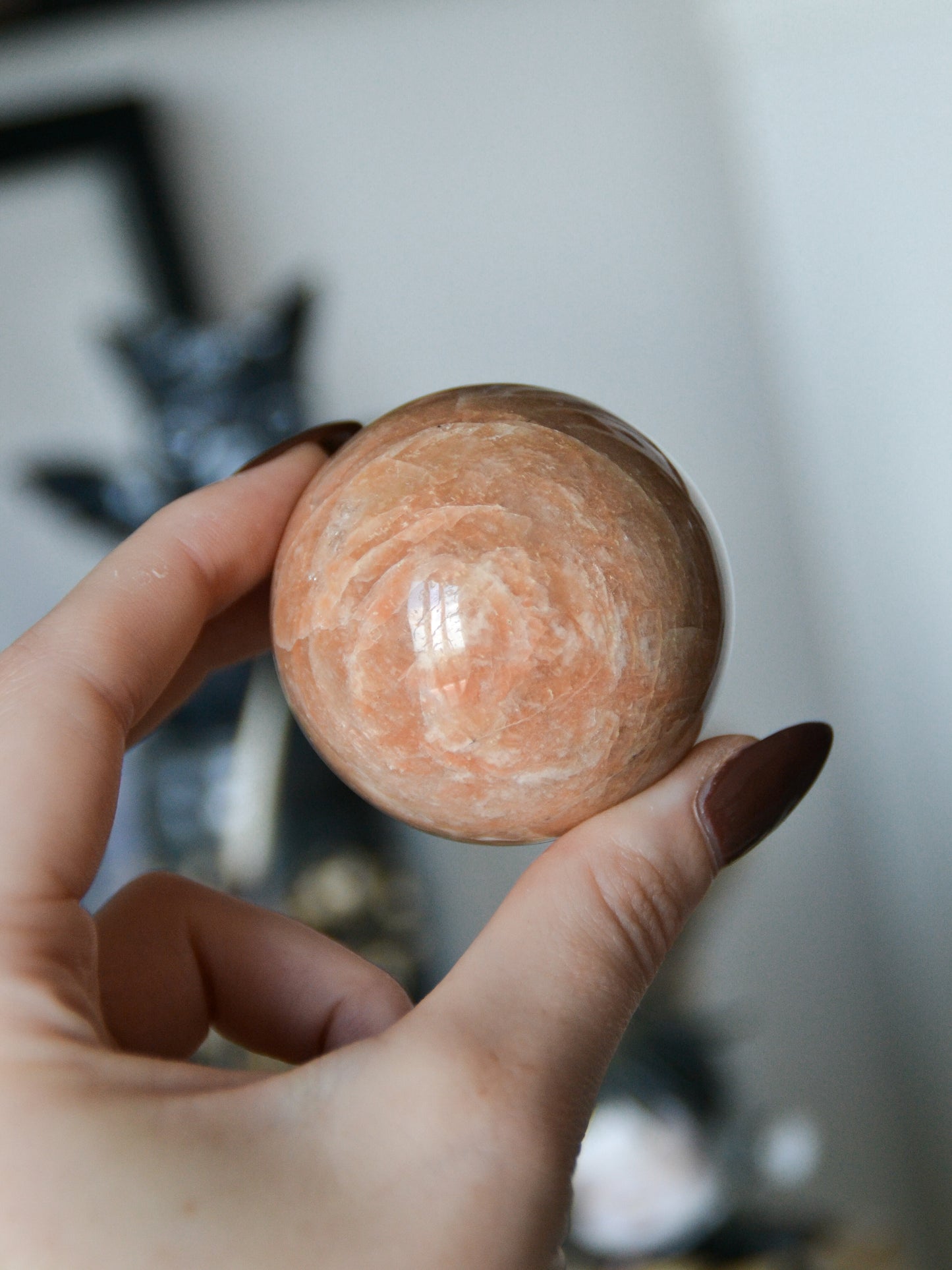 Sfera in pietra di luna pesca