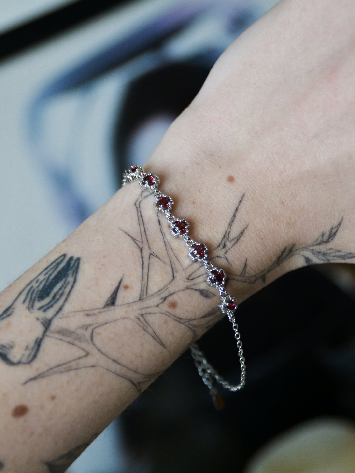 Bracciale con croci e granato