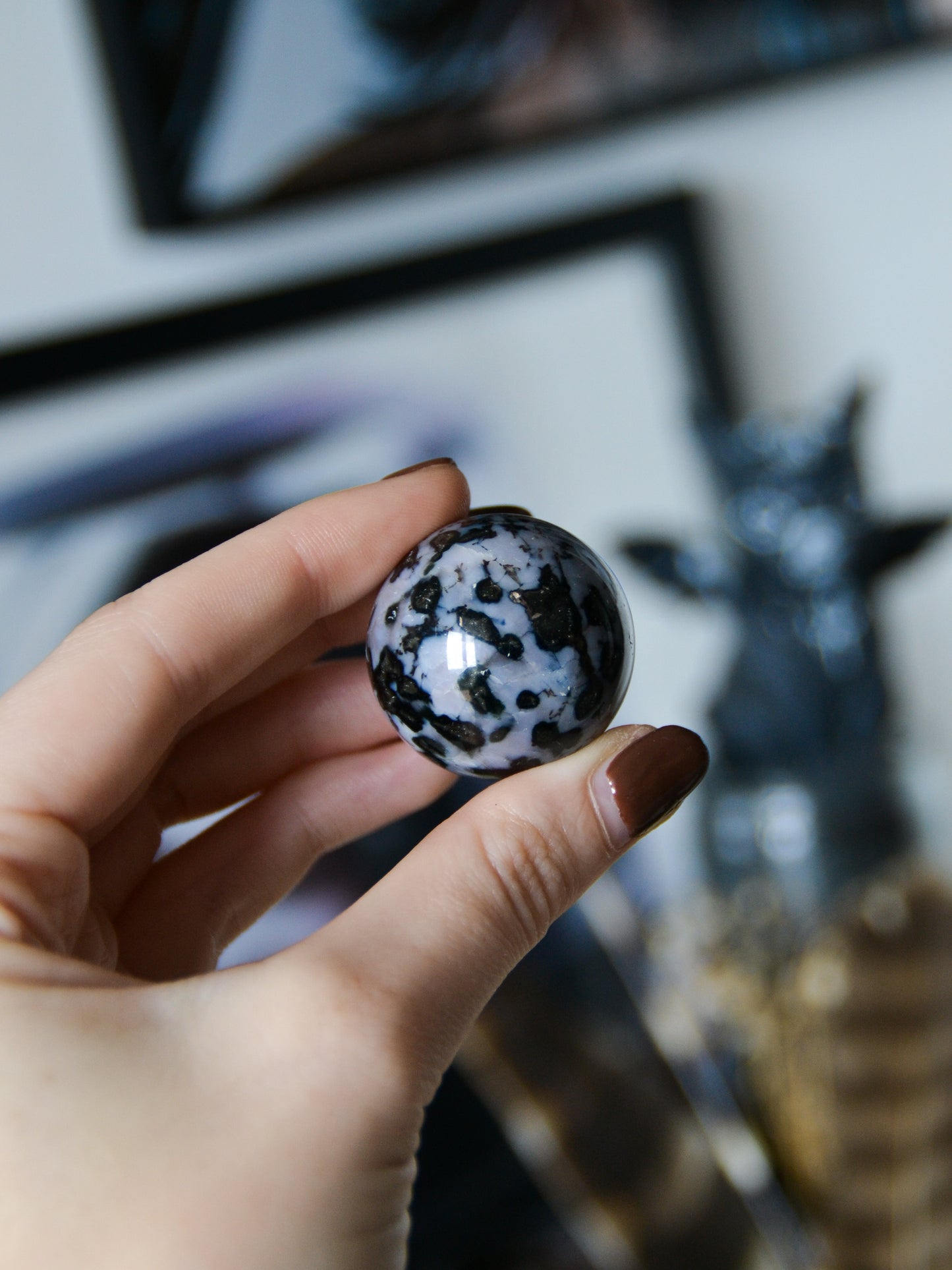 Sfera in indigo gabbro (merlinite mistica)