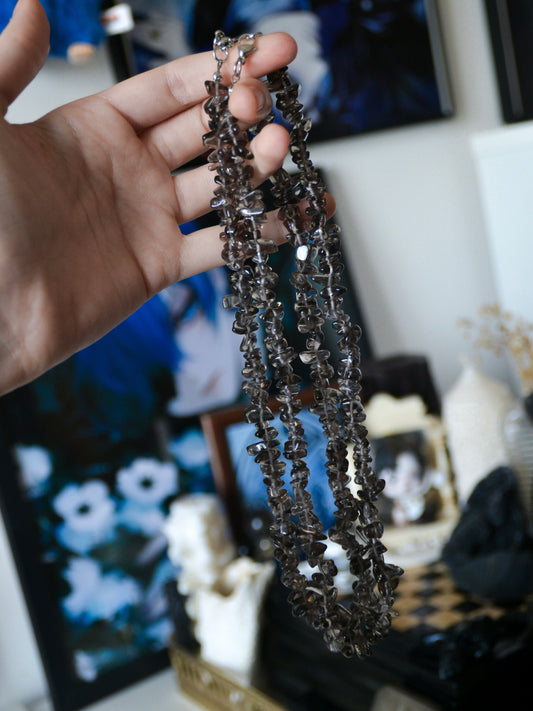 Collana con chips di quarzo fumè