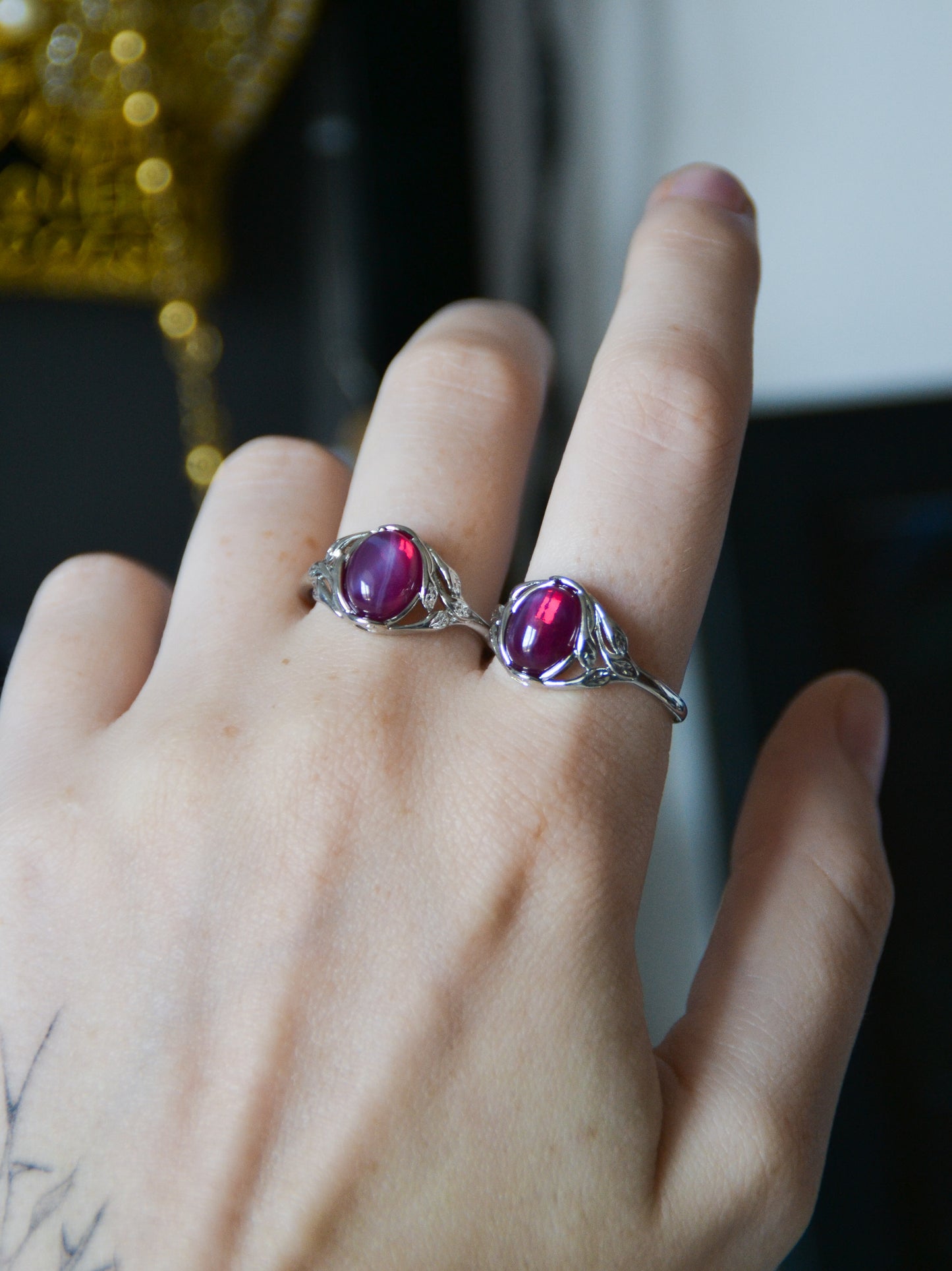 Anello con foglioline e star ruby