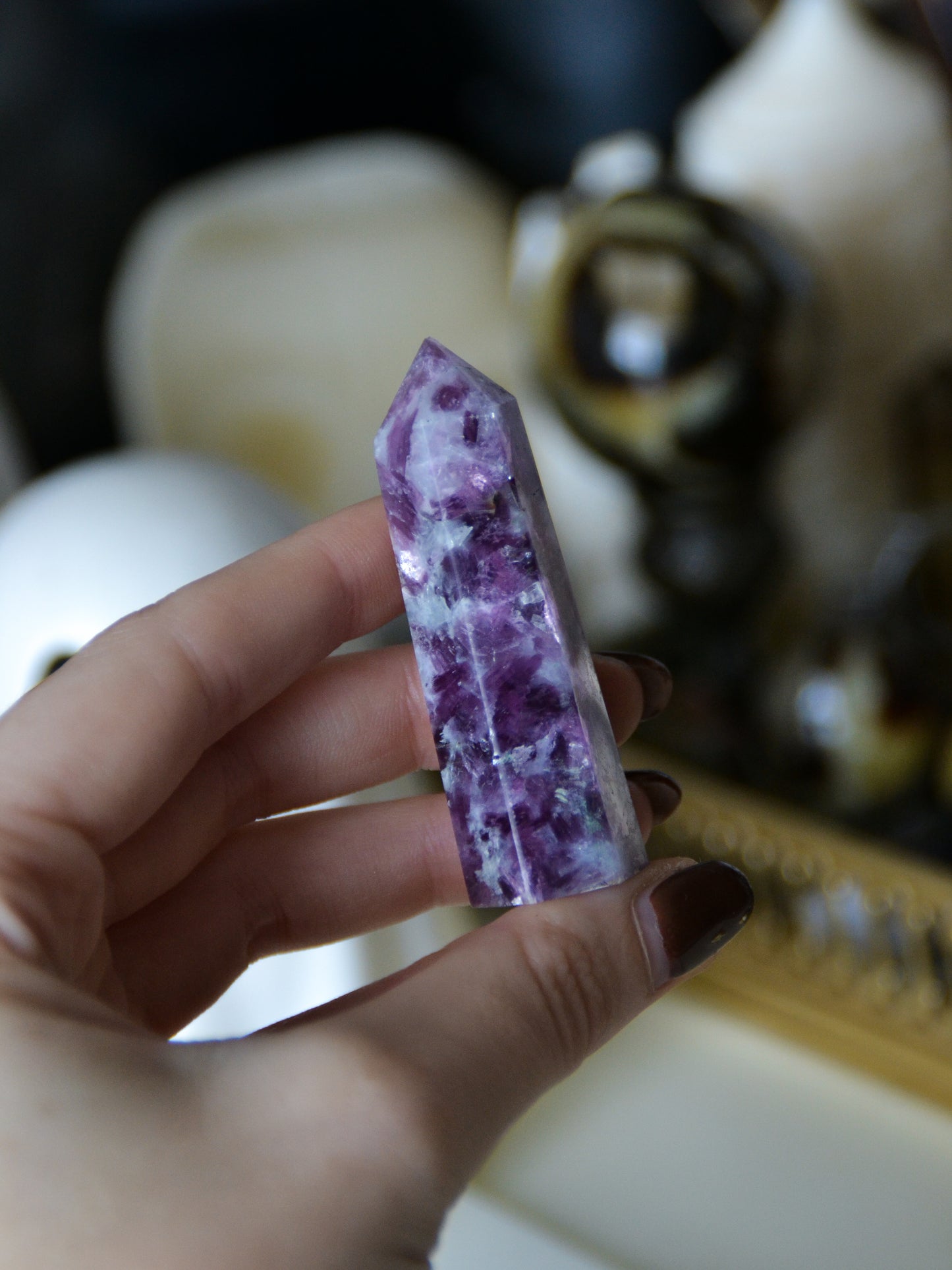 Torre in lepidolite mica