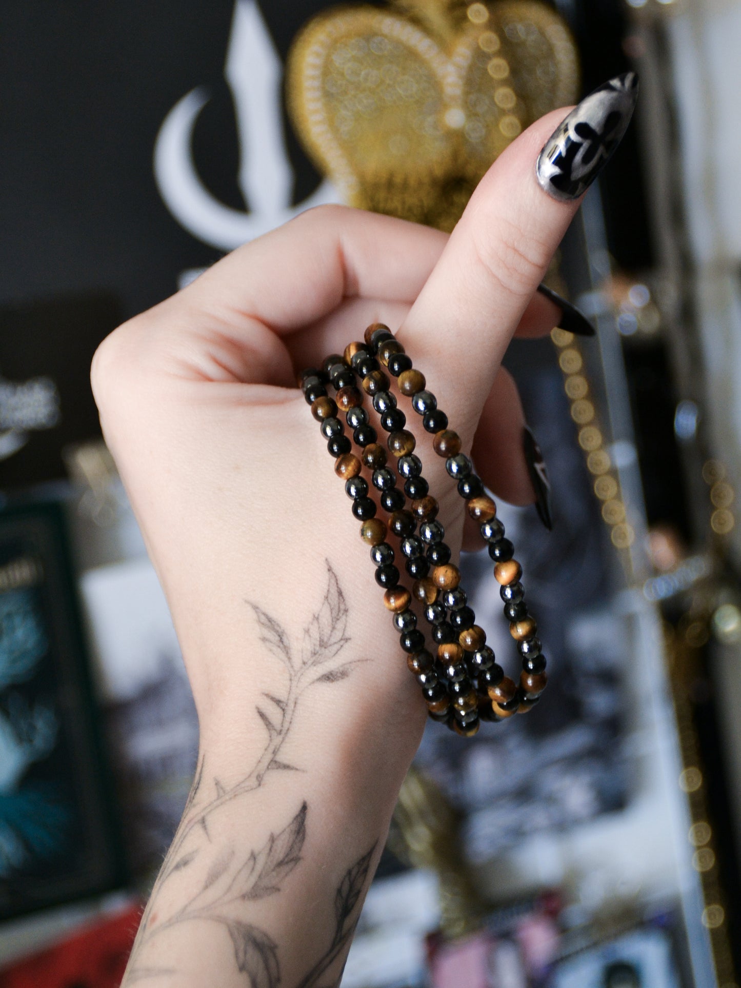 Bracciale in biglie di occhio di tigre, ematite e ossidiana nera