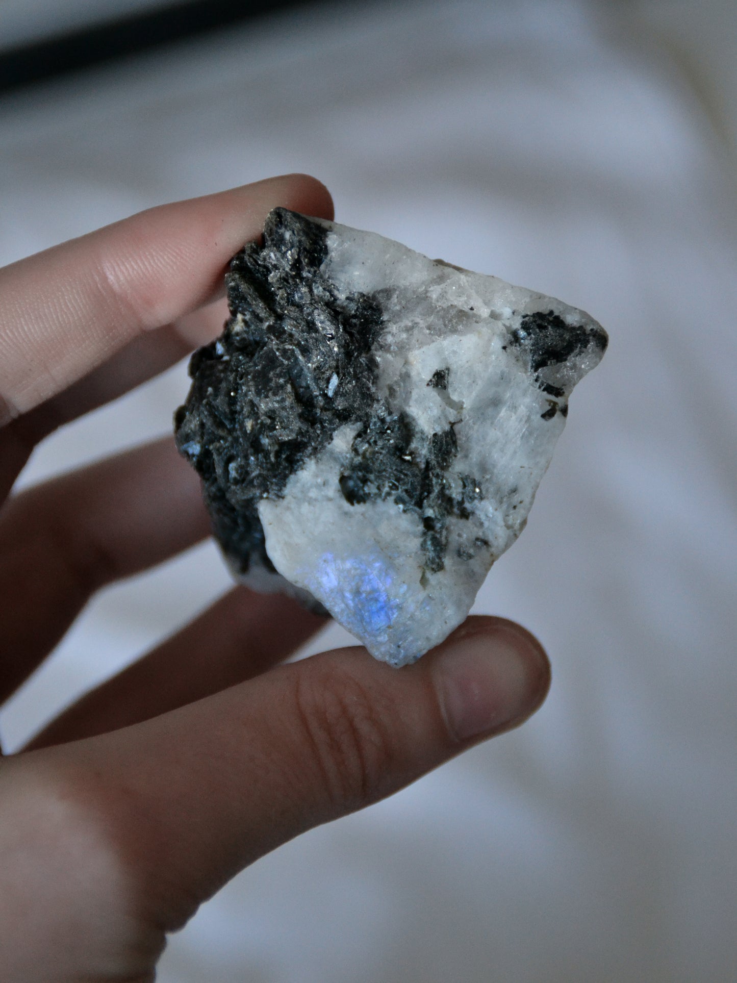 Labradorite bianca grezza