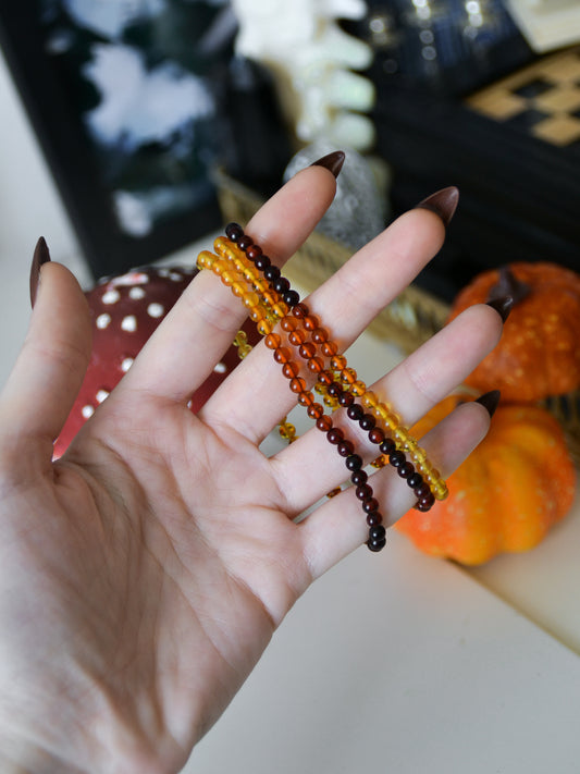 Bracciale con biglie a gradazione da ambra classica a blood amber 4mm