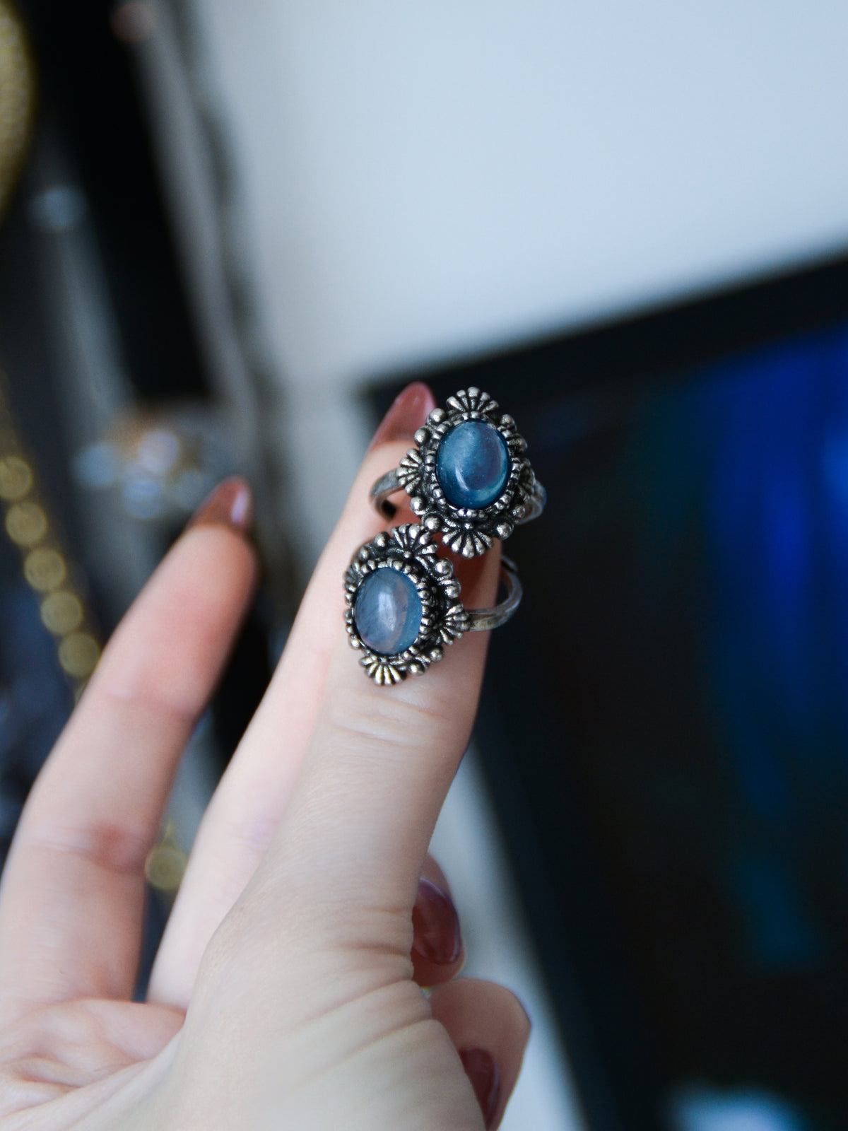 Anello daisy con cianite blu