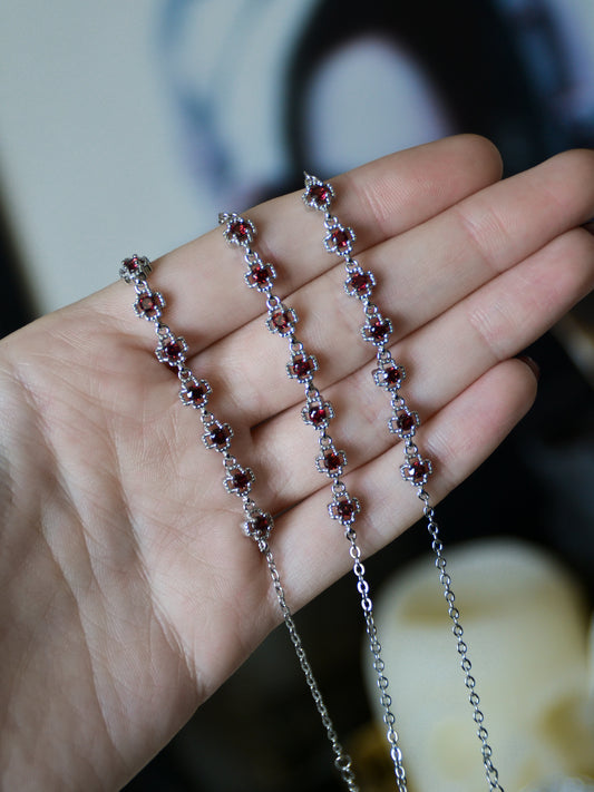 Bracciale con croci e granato