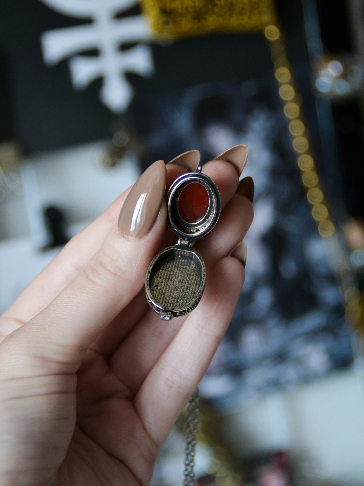 Ciondolo locket con agata rossa
