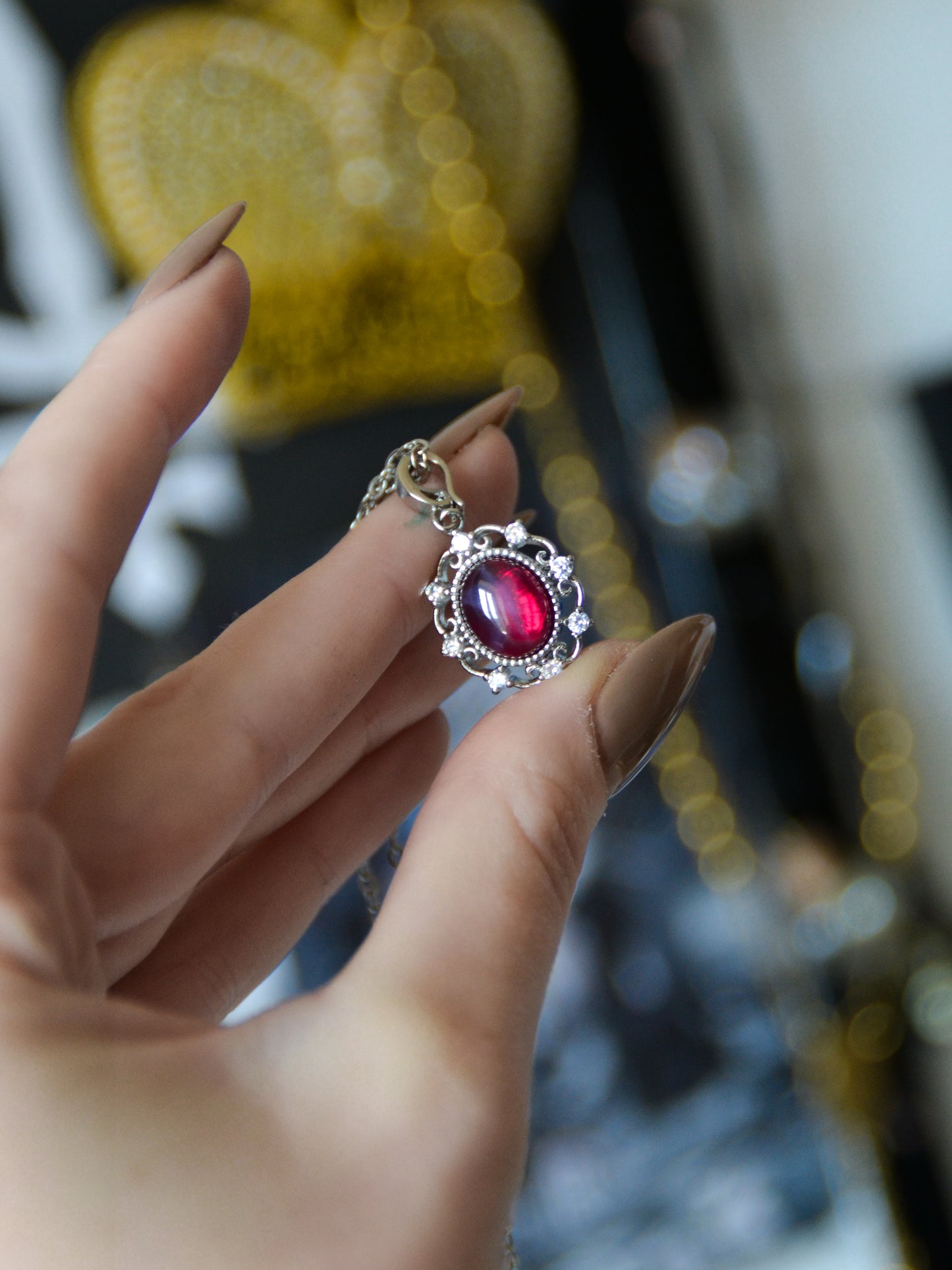 Ciondolo con star ruby