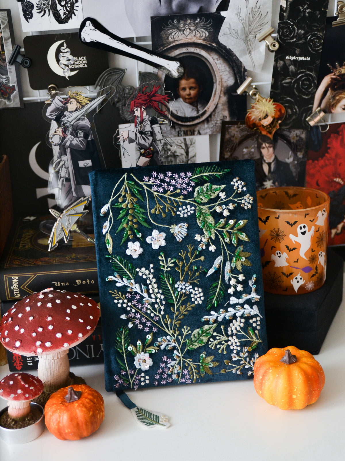 Notebook rigido con ricamo botanico