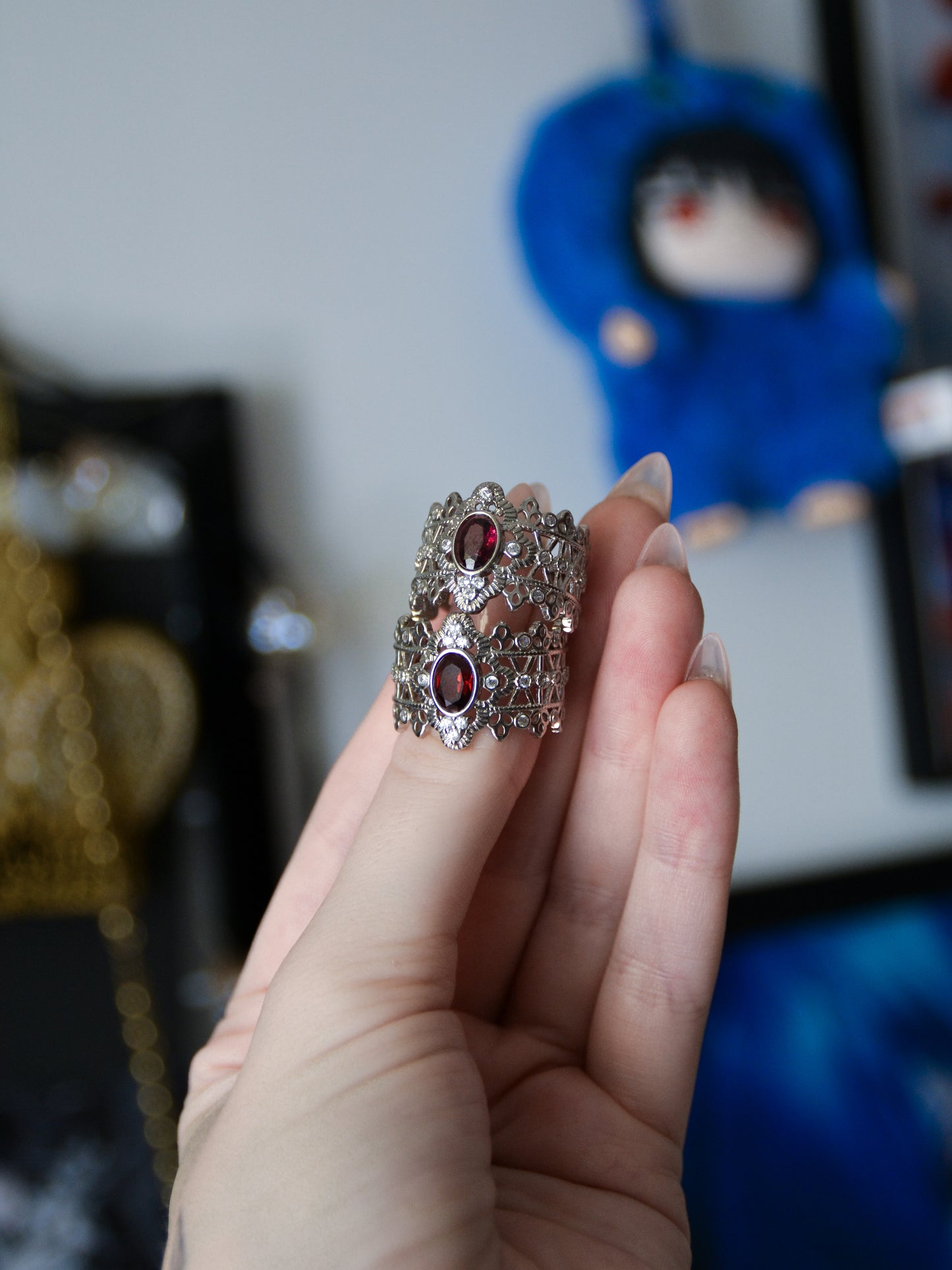 Anello lace con granato