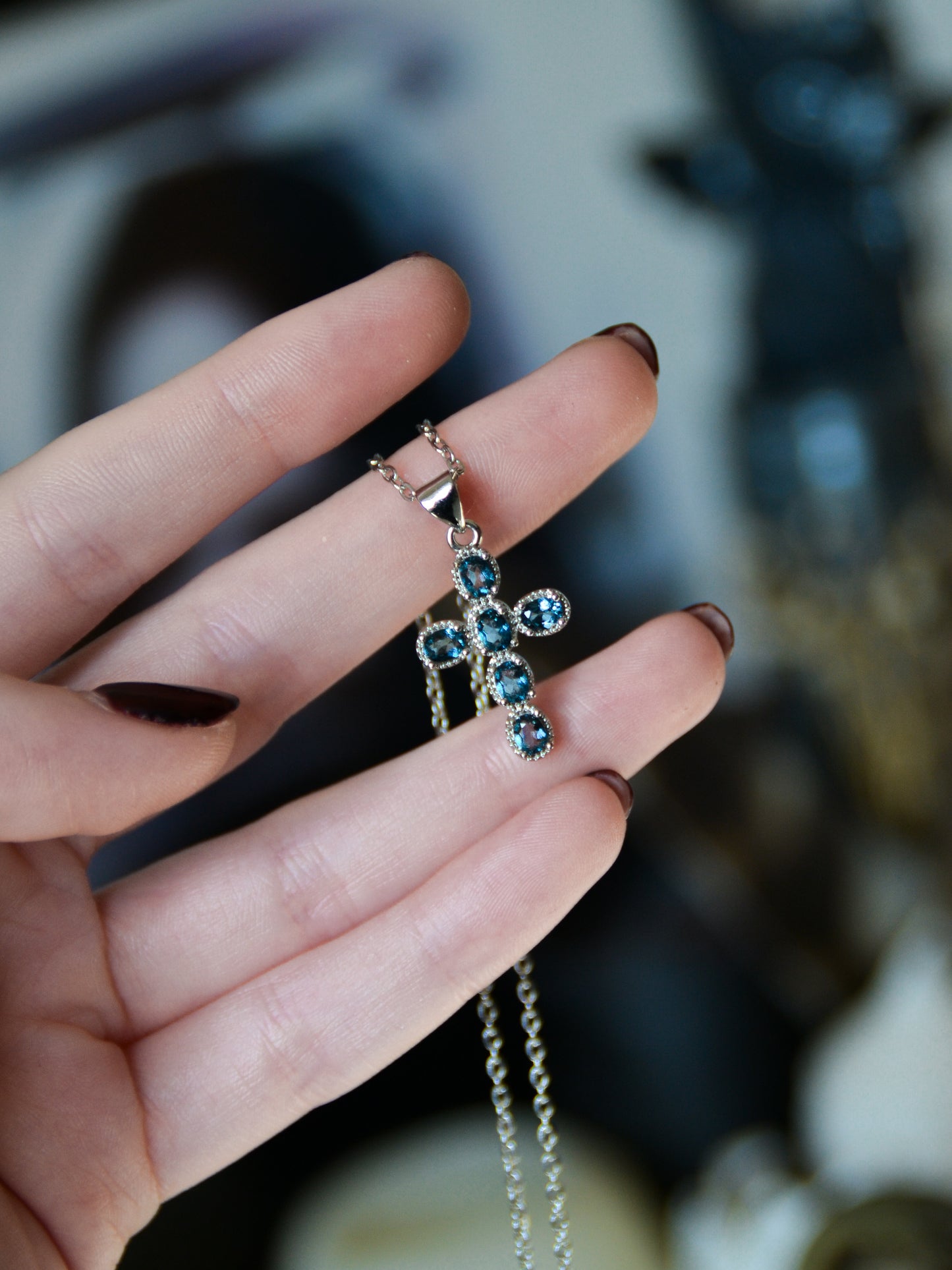 Ciondolo con croce in topazio london