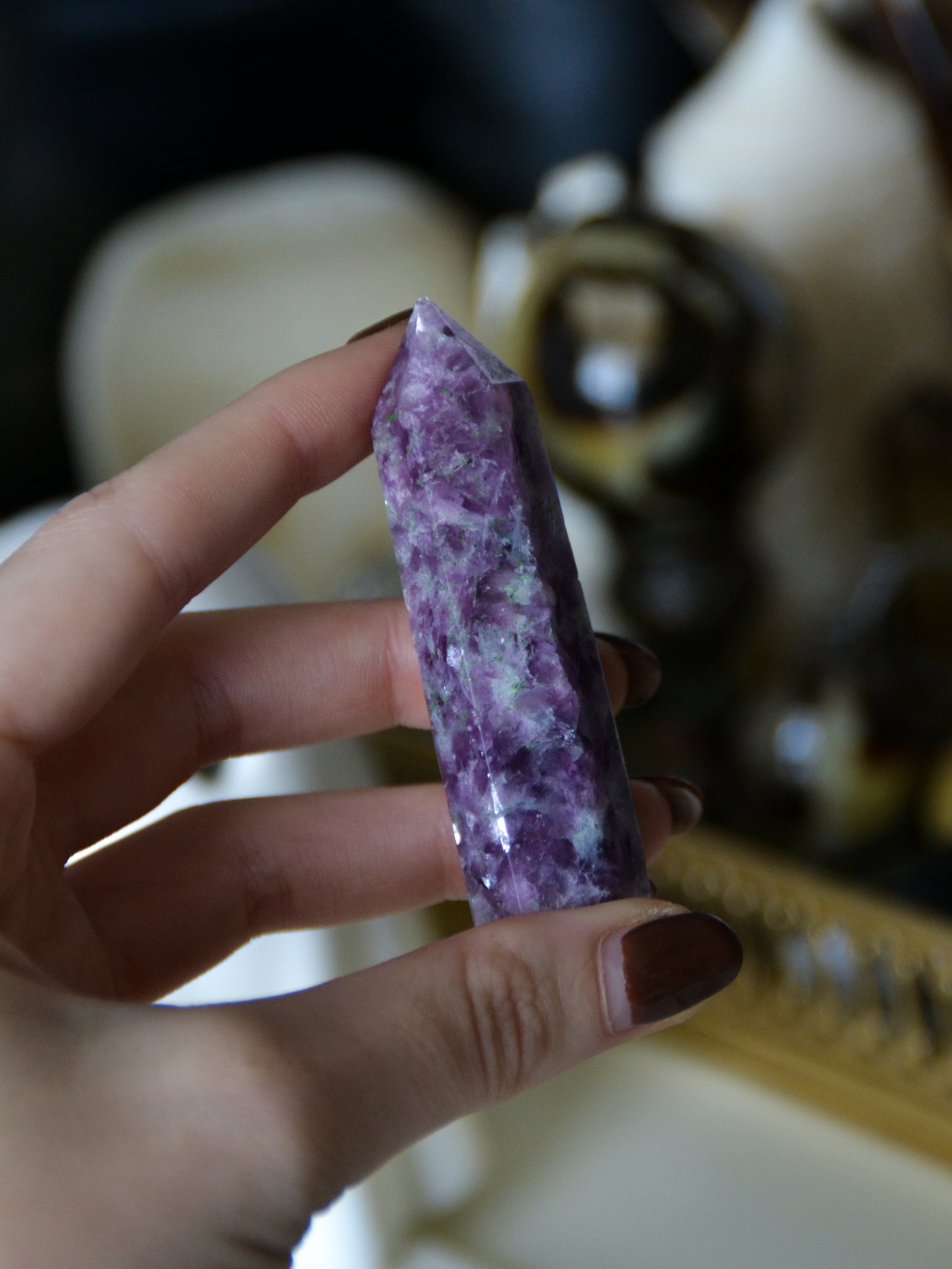 Torre in lepidolite mica