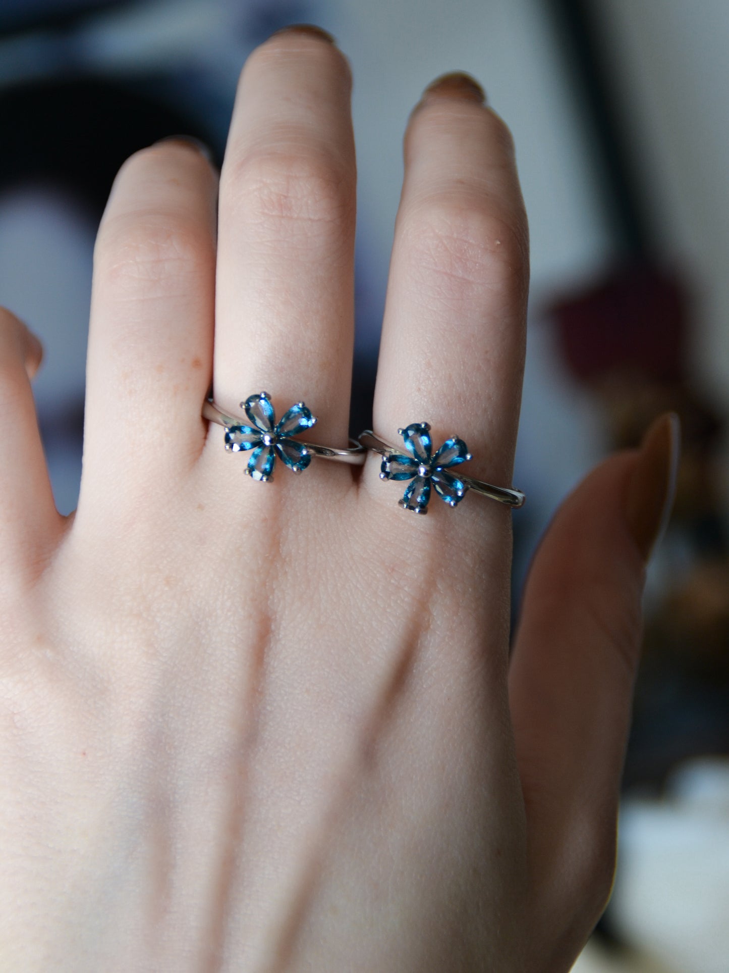Anello con fiore in topazio london