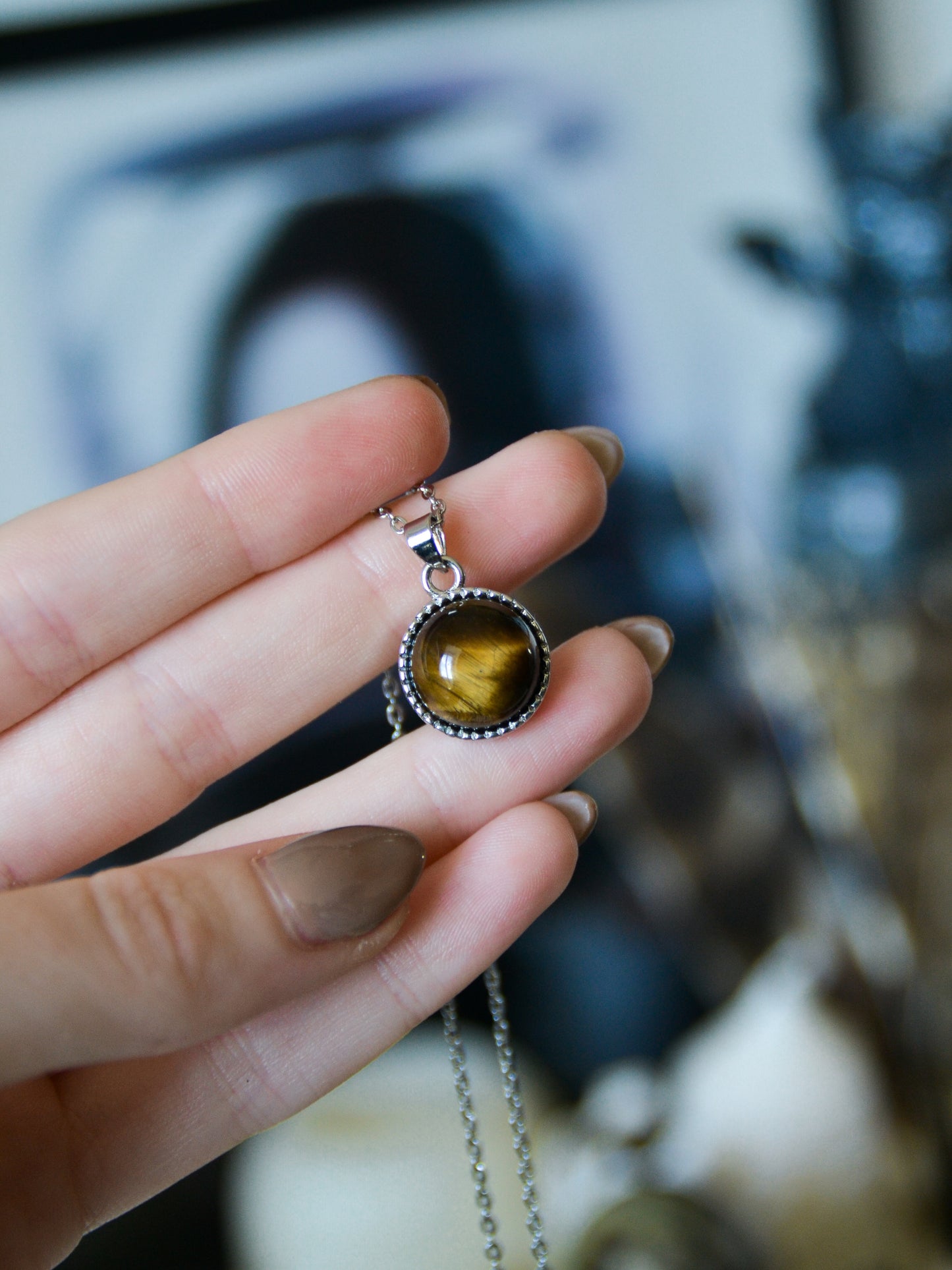 Ciondolo tondo in occhio di tigre