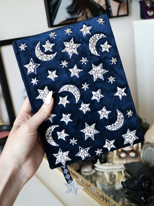 Notebook rigido con ricamo di lune e stelle
