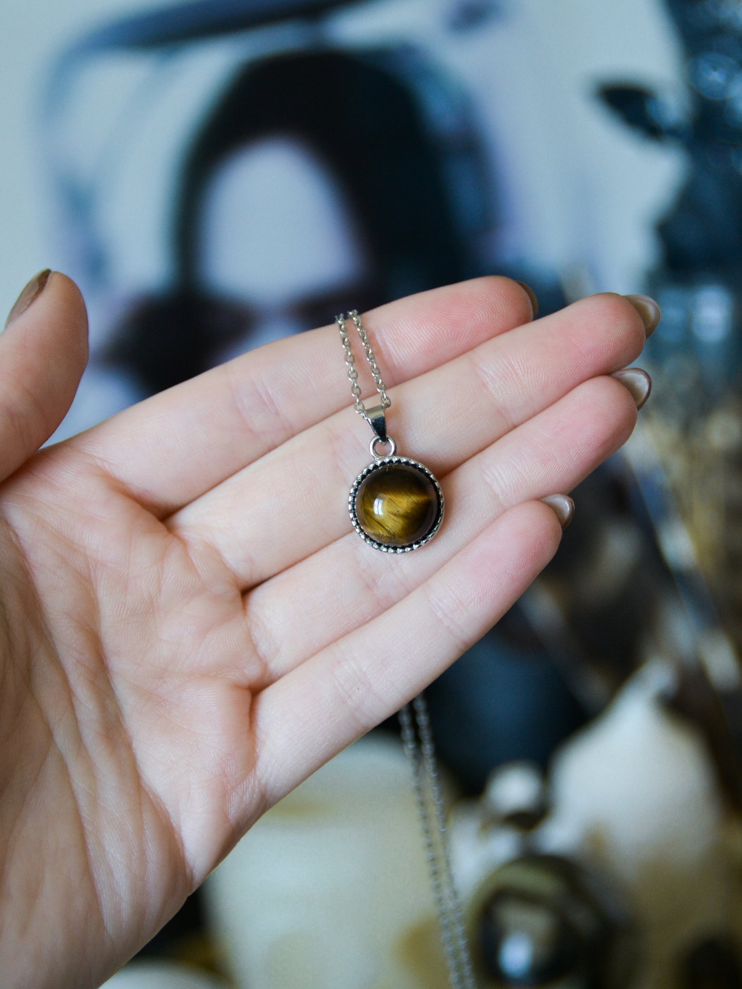 Ciondolo tondo in occhio di tigre