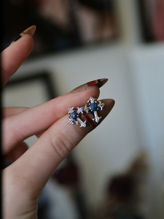 Orecchini con croci gotiche e pietersite