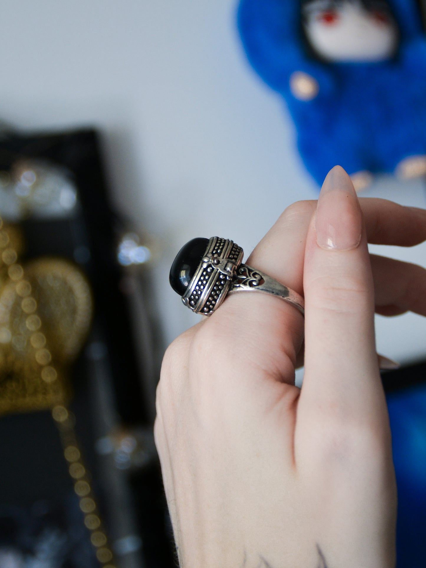 Anello poison con ossidiana arcobaleno