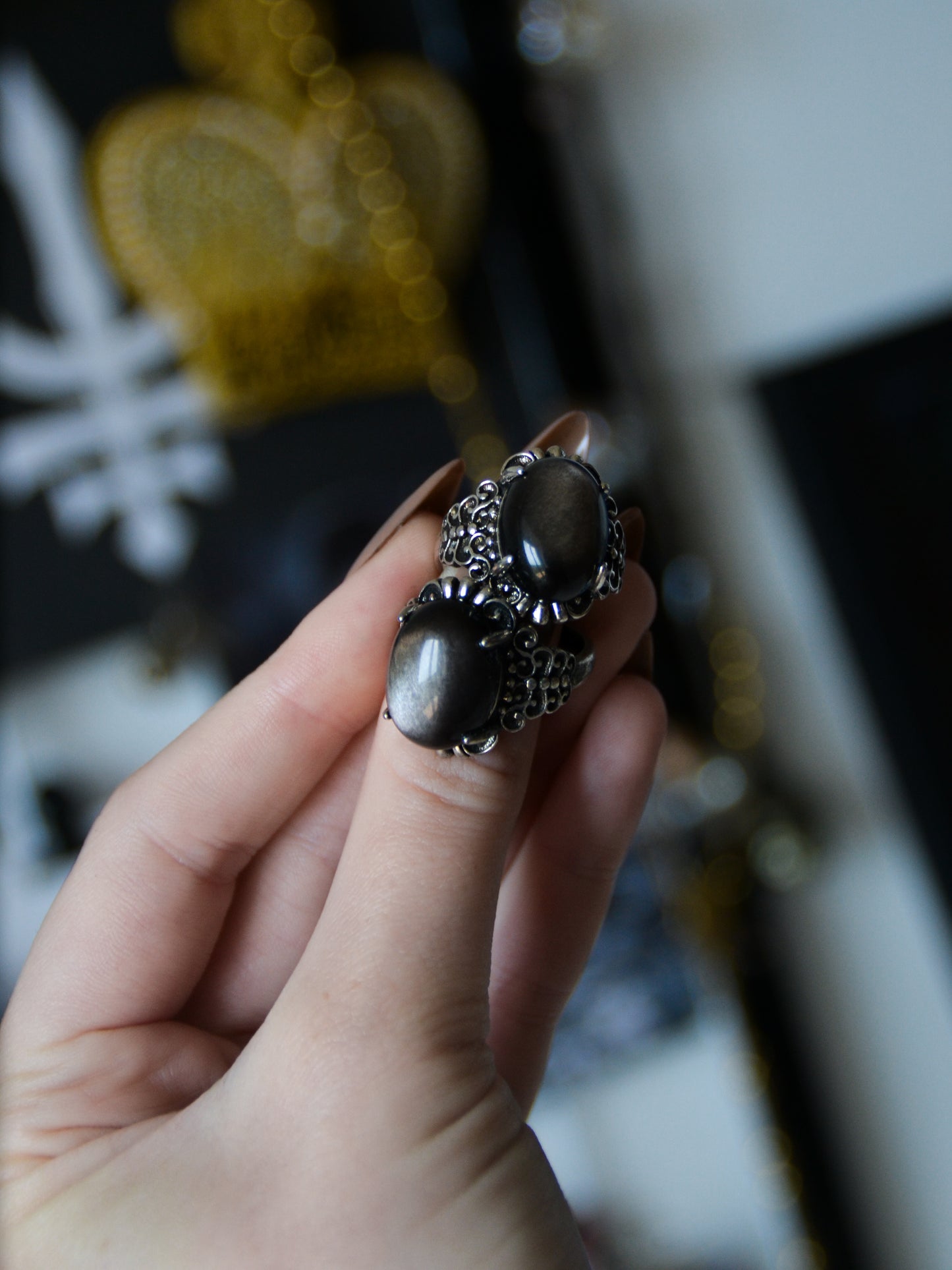 Anello gotico con ossidiana argentata