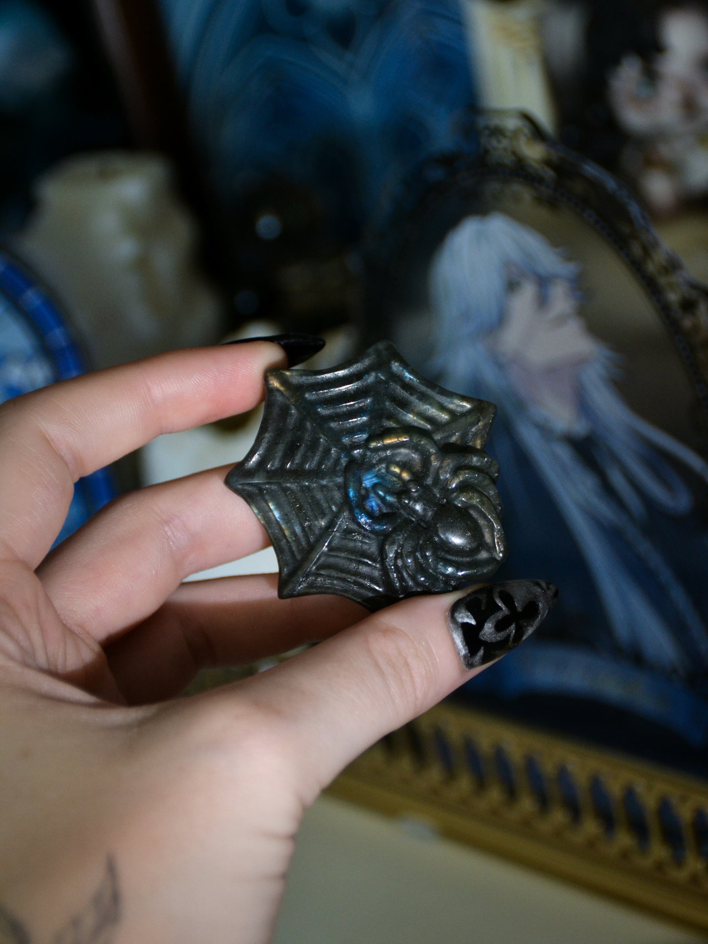 Ragno con ragnatela in labradorite