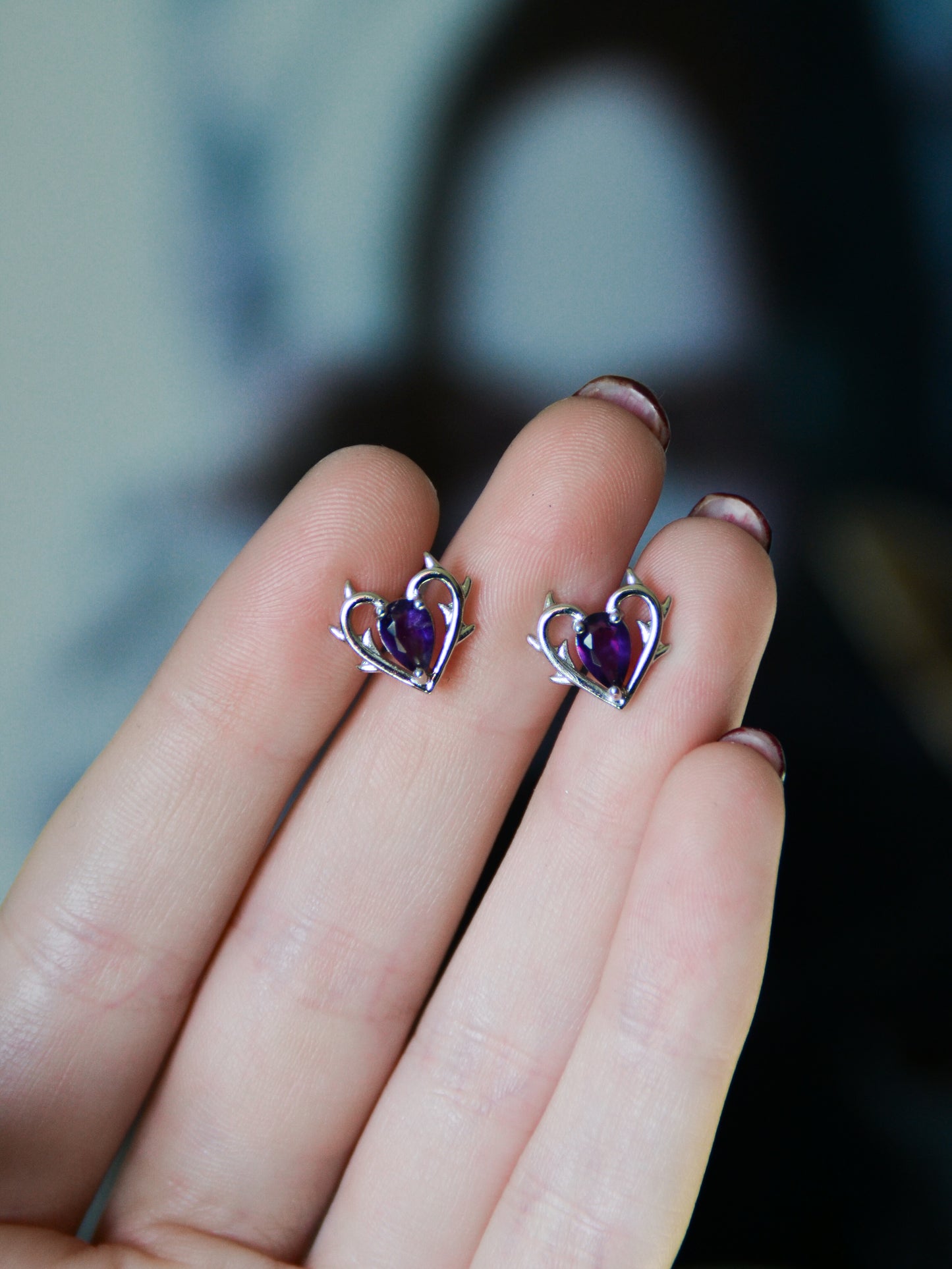 Orecchini con cuore spinato in ametista