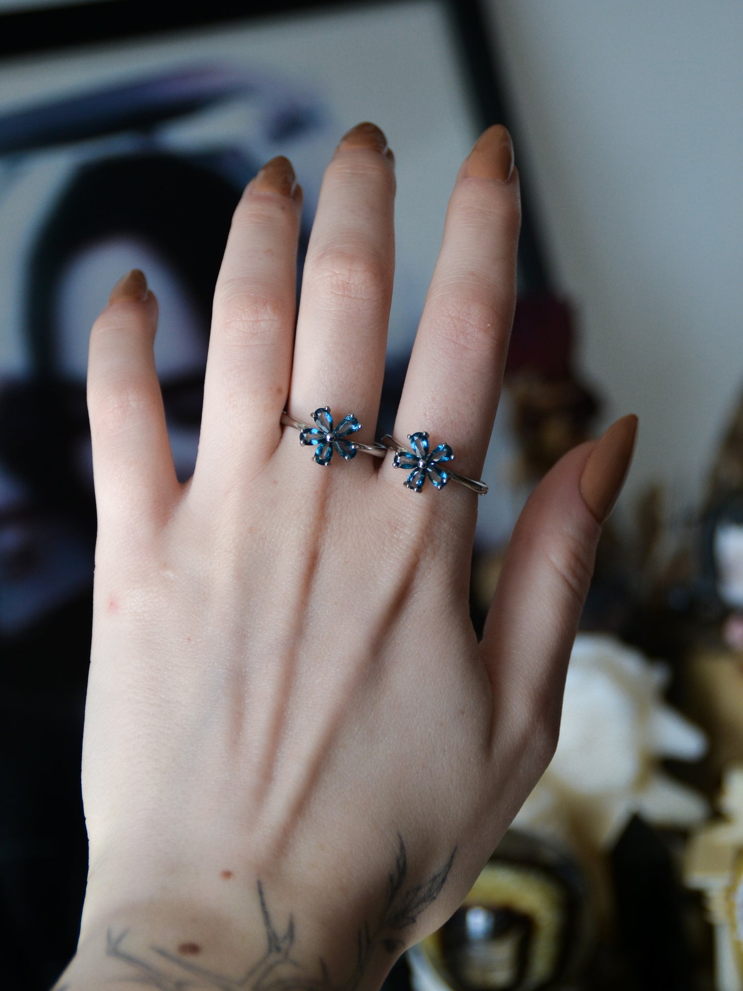Anello con fiore in topazio london