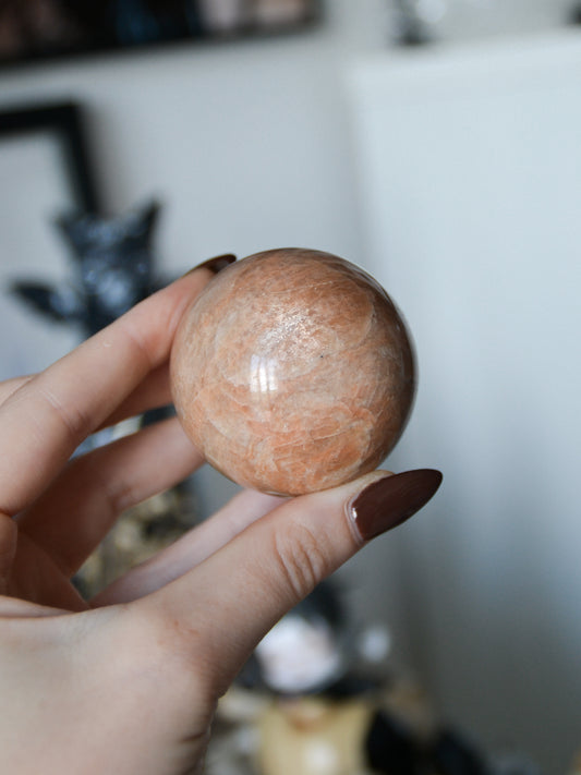 Sfera in pietra di luna pesca
