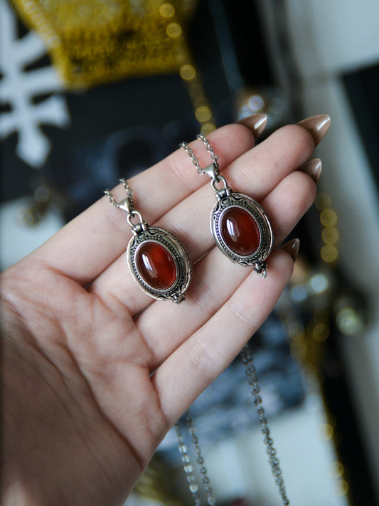 Ciondolo locket con agata rossa