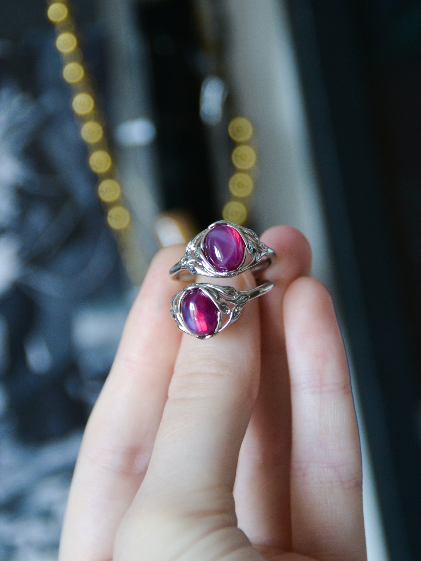 Anello con foglioline e star ruby