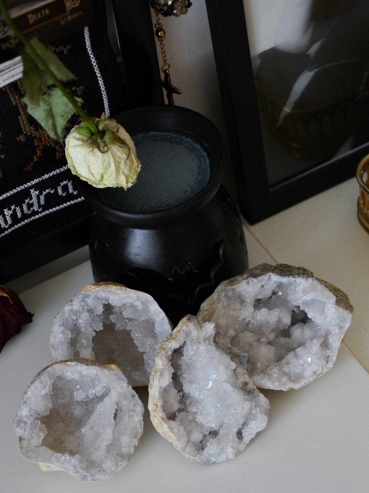 Mezzo geode di quarzo