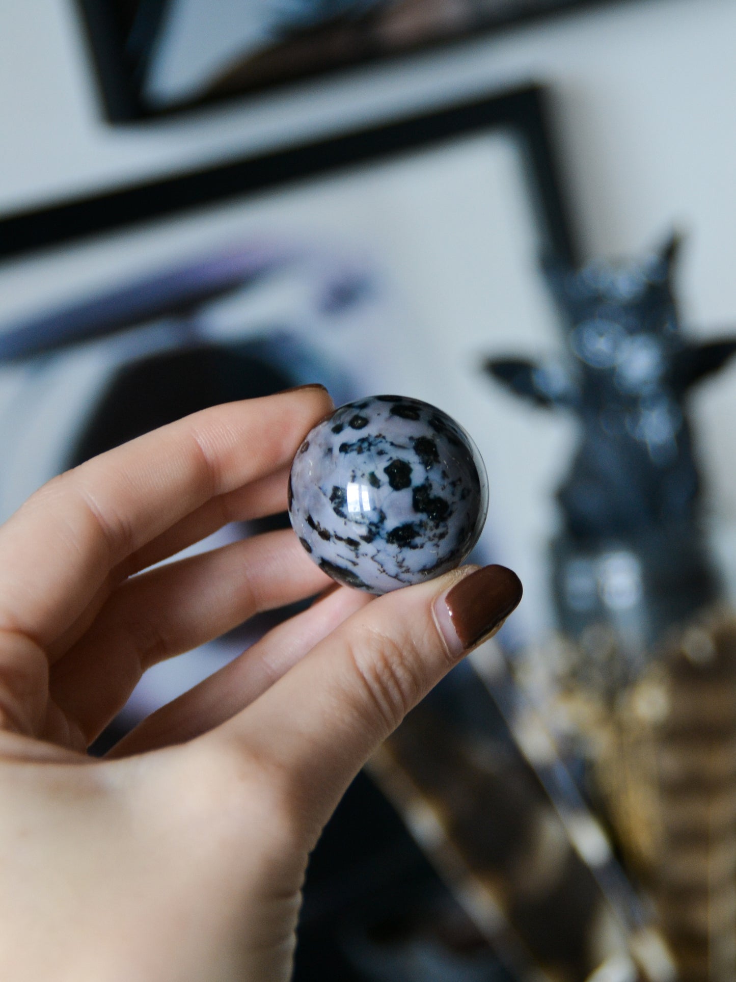 Sfera in indigo gabbro (merlinite mistica)