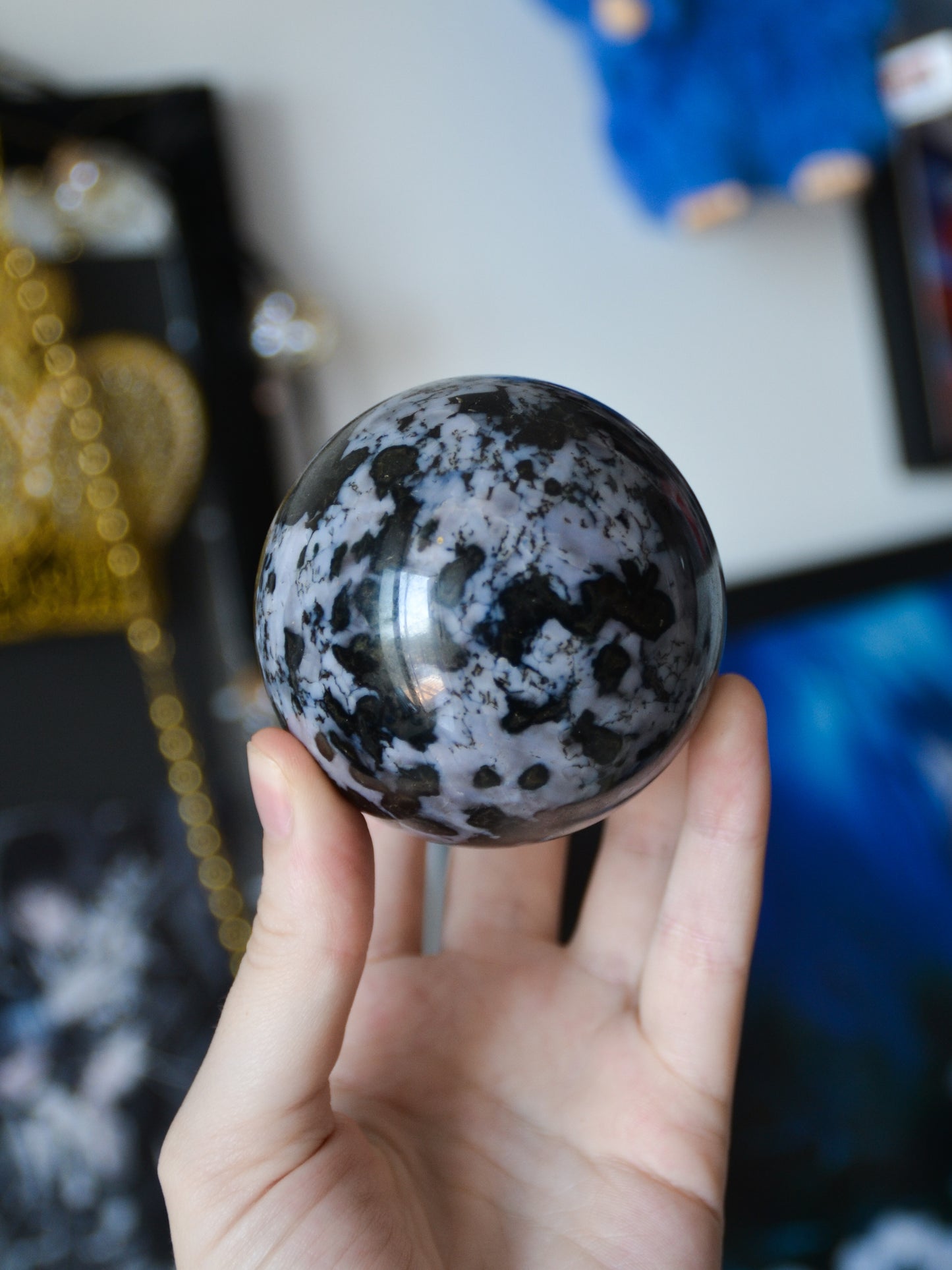 Sfera di merlinite mistica (indigo gabbro)