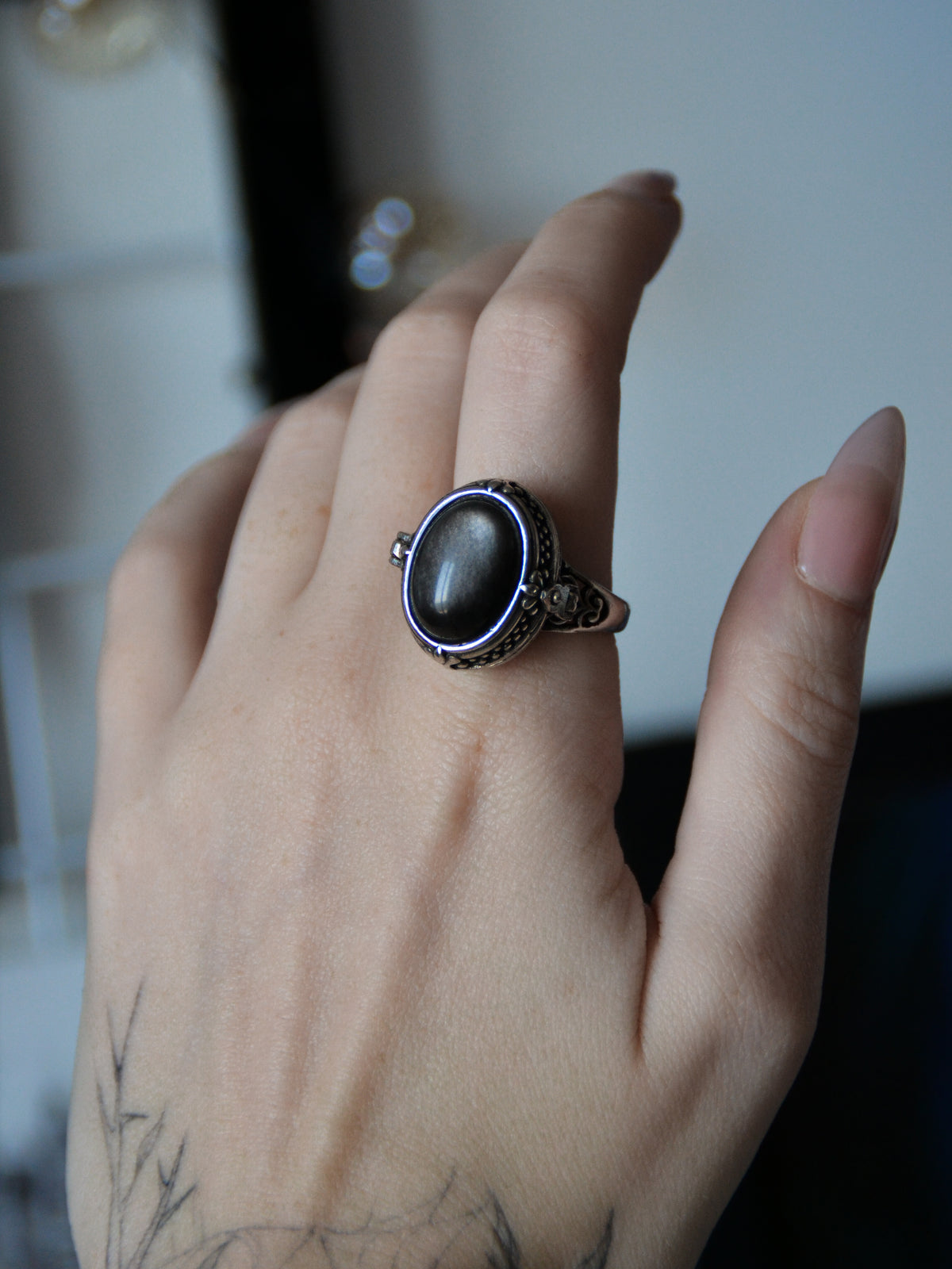 Anello poison con ossidiana argentata