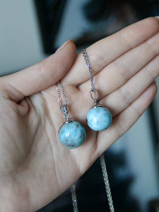 Ciondolo con sfera di larimar