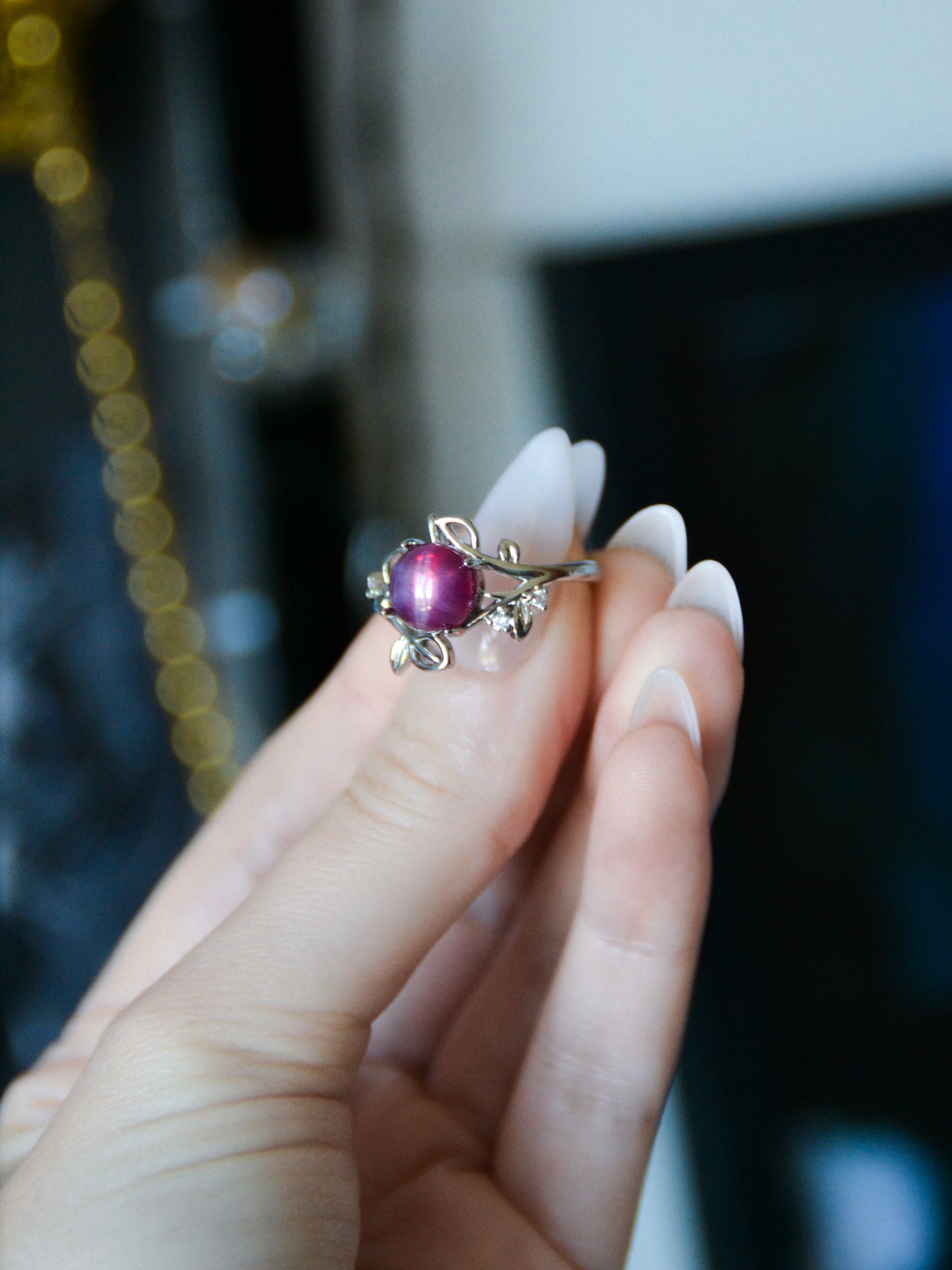 Anello foglie con star ruby