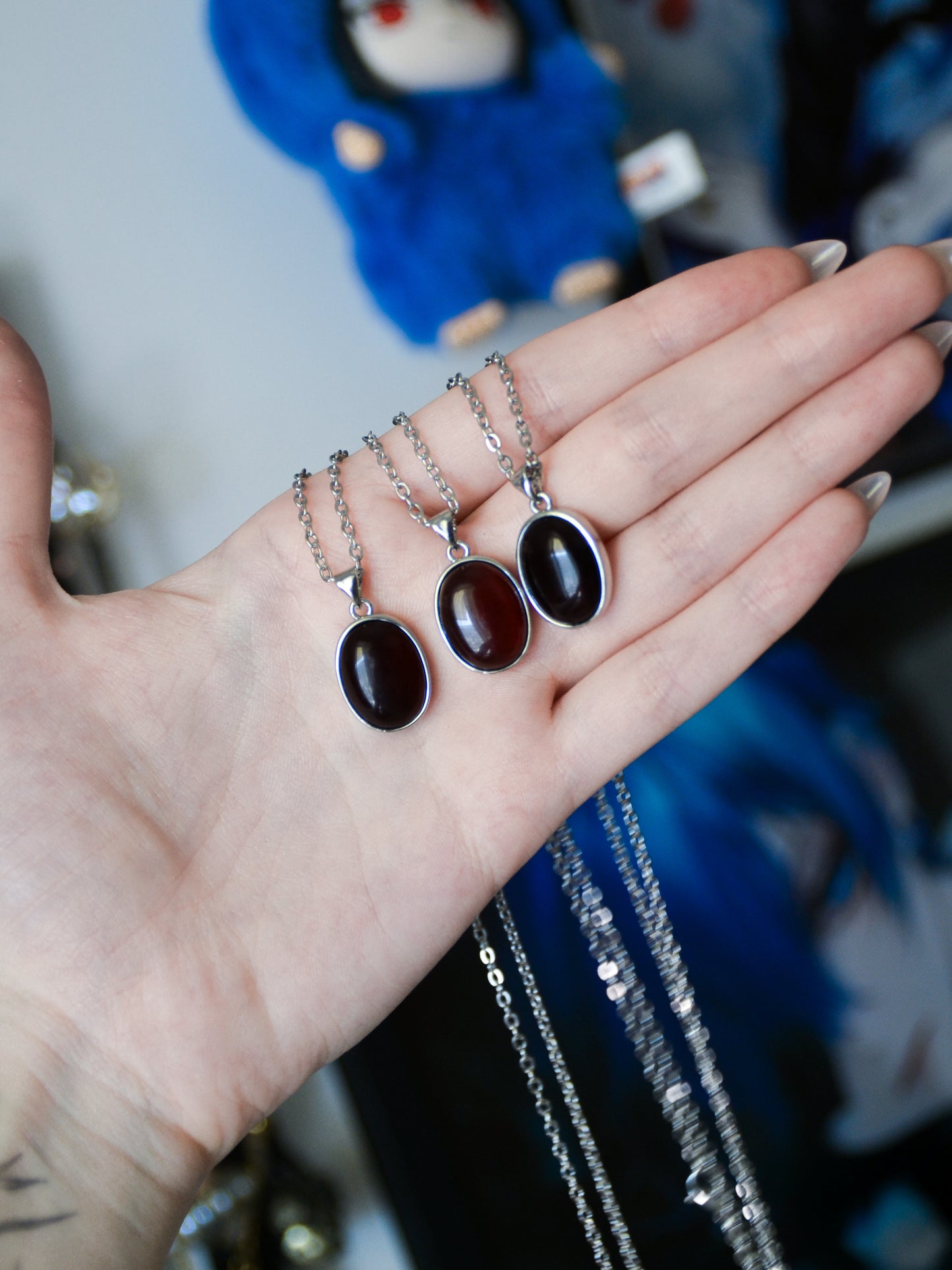 Ciondolo in blood amber