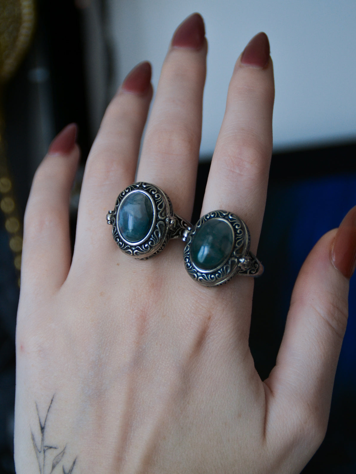 Anello poison con agata muschiata